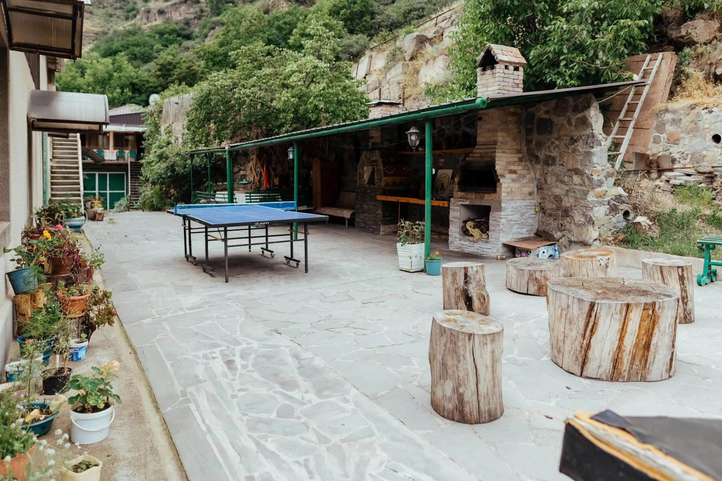 Table Tennis in IRIS B&B in DEBED CANYON