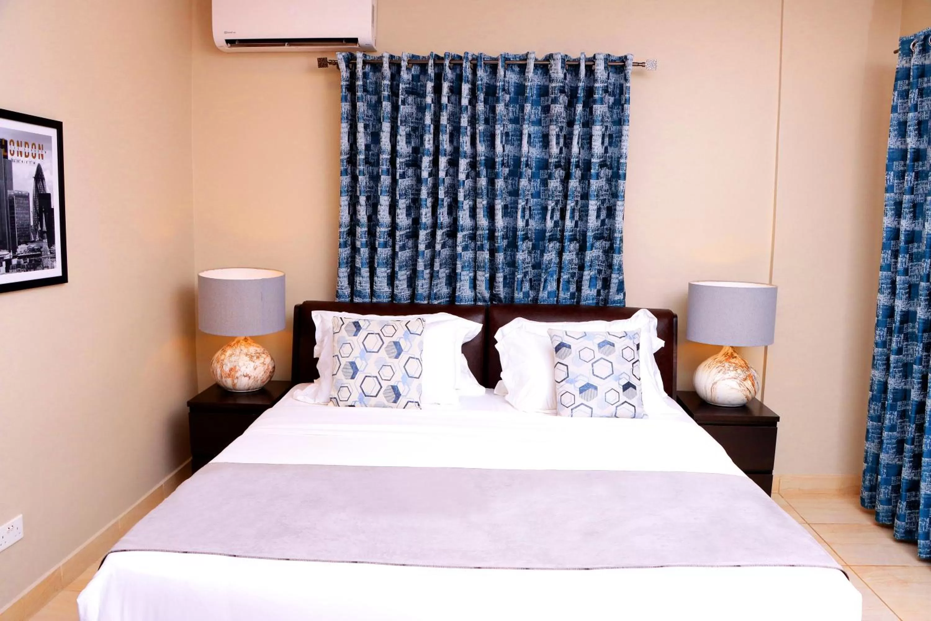 Bedroom, Bed in Montecito Apartments