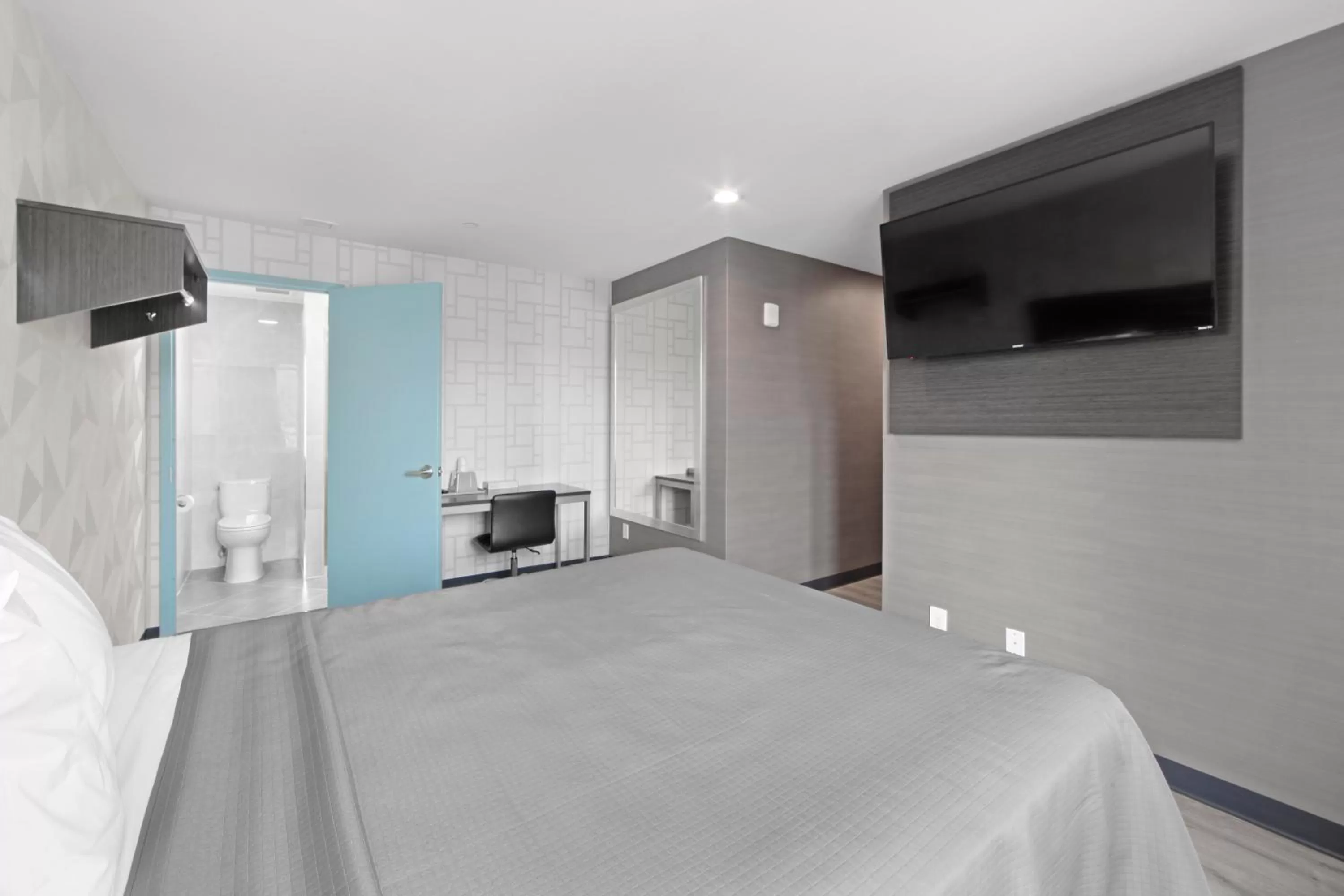 Bedroom, Bed in Hotel 365 Bronx - Yankee Stadium