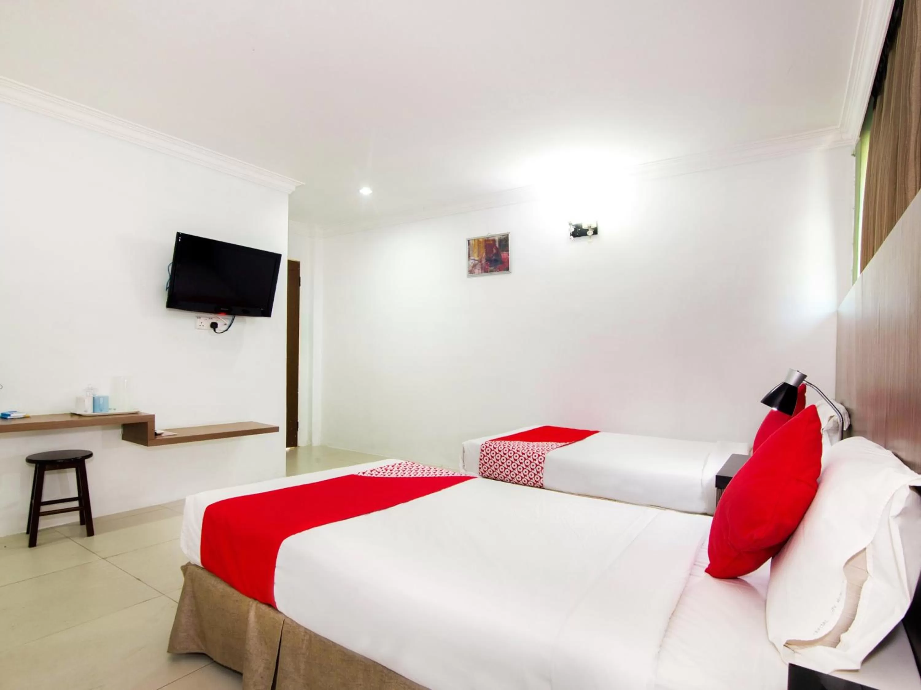 Bedroom in Crystal City Hotel