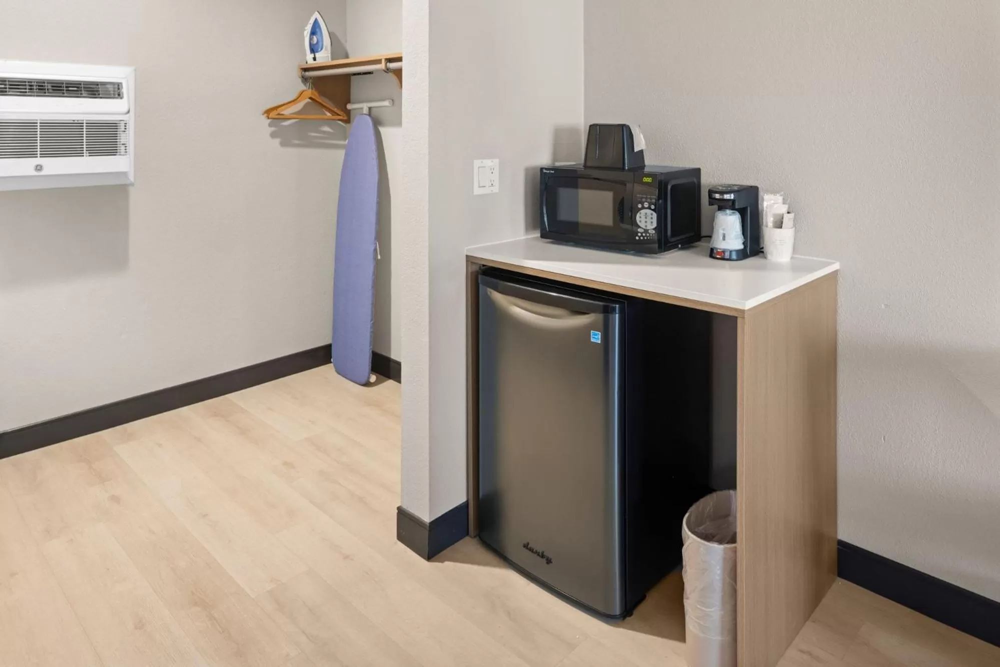 Coffee/tea facilities in Days Inn by Wyndham San Diego-East/El Cajon