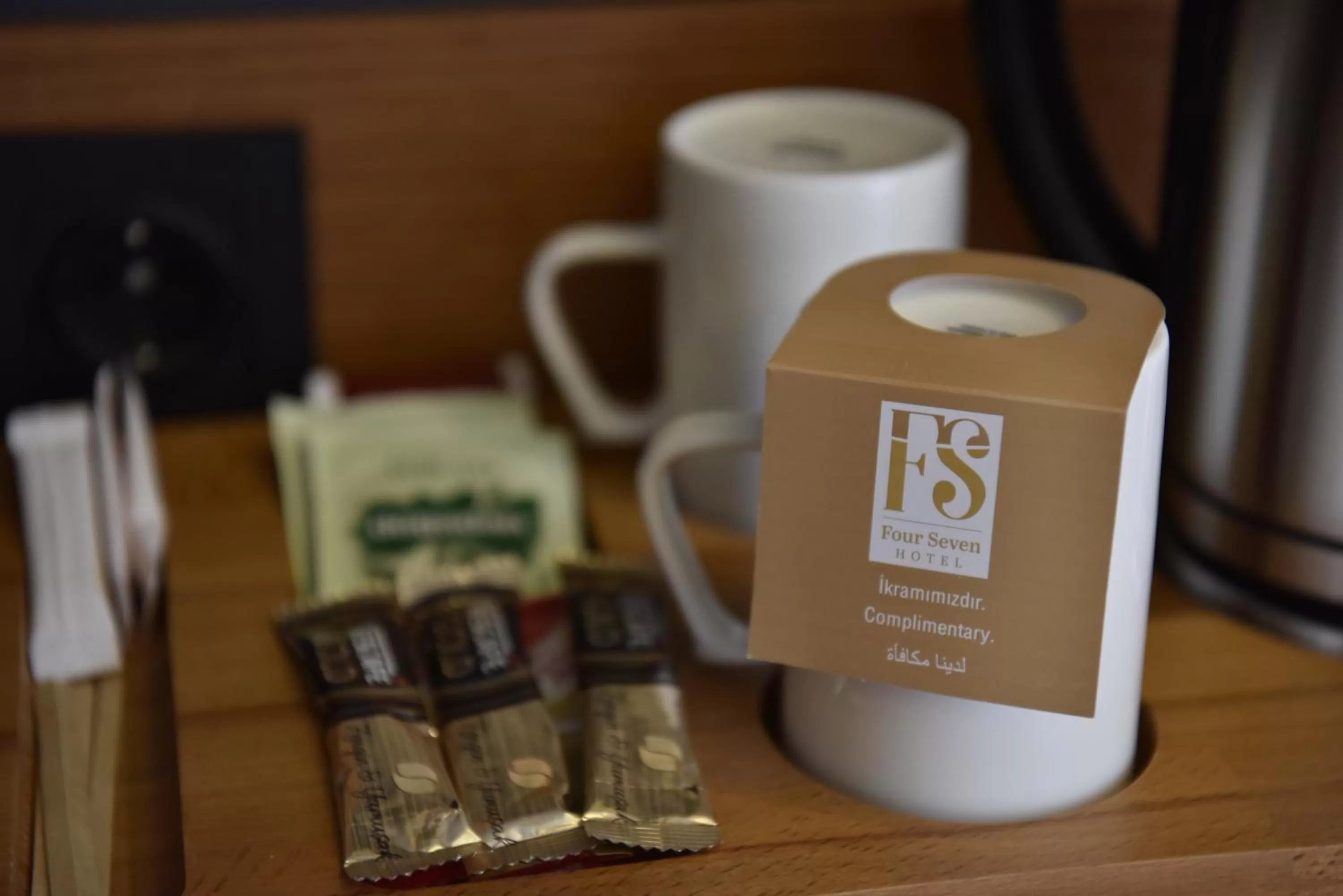 Coffee/tea facilities in FOUR SEVEN HOTEL