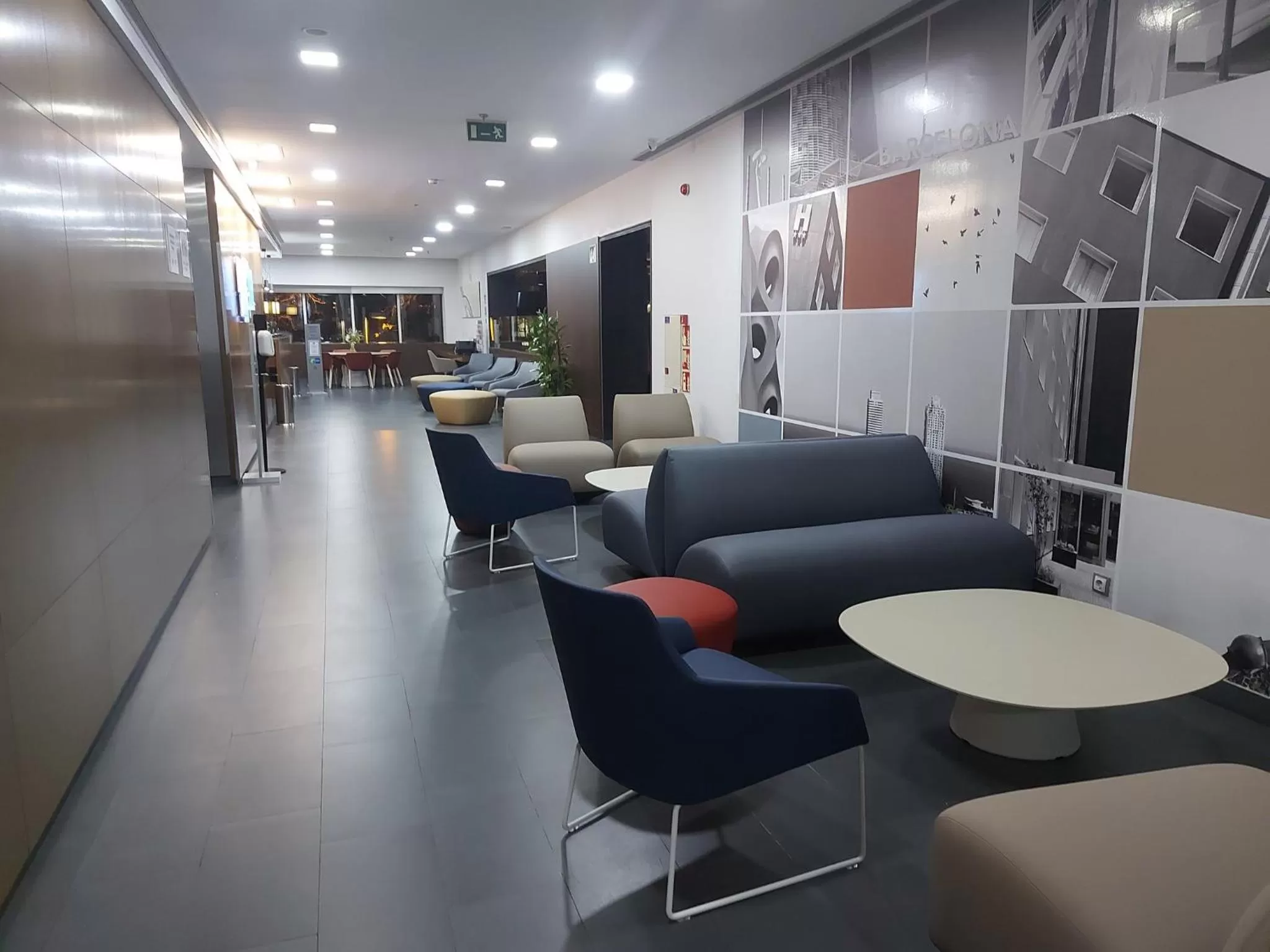 Lobby or reception in Holiday Inn Express Barcelona City 22@ by IHG
