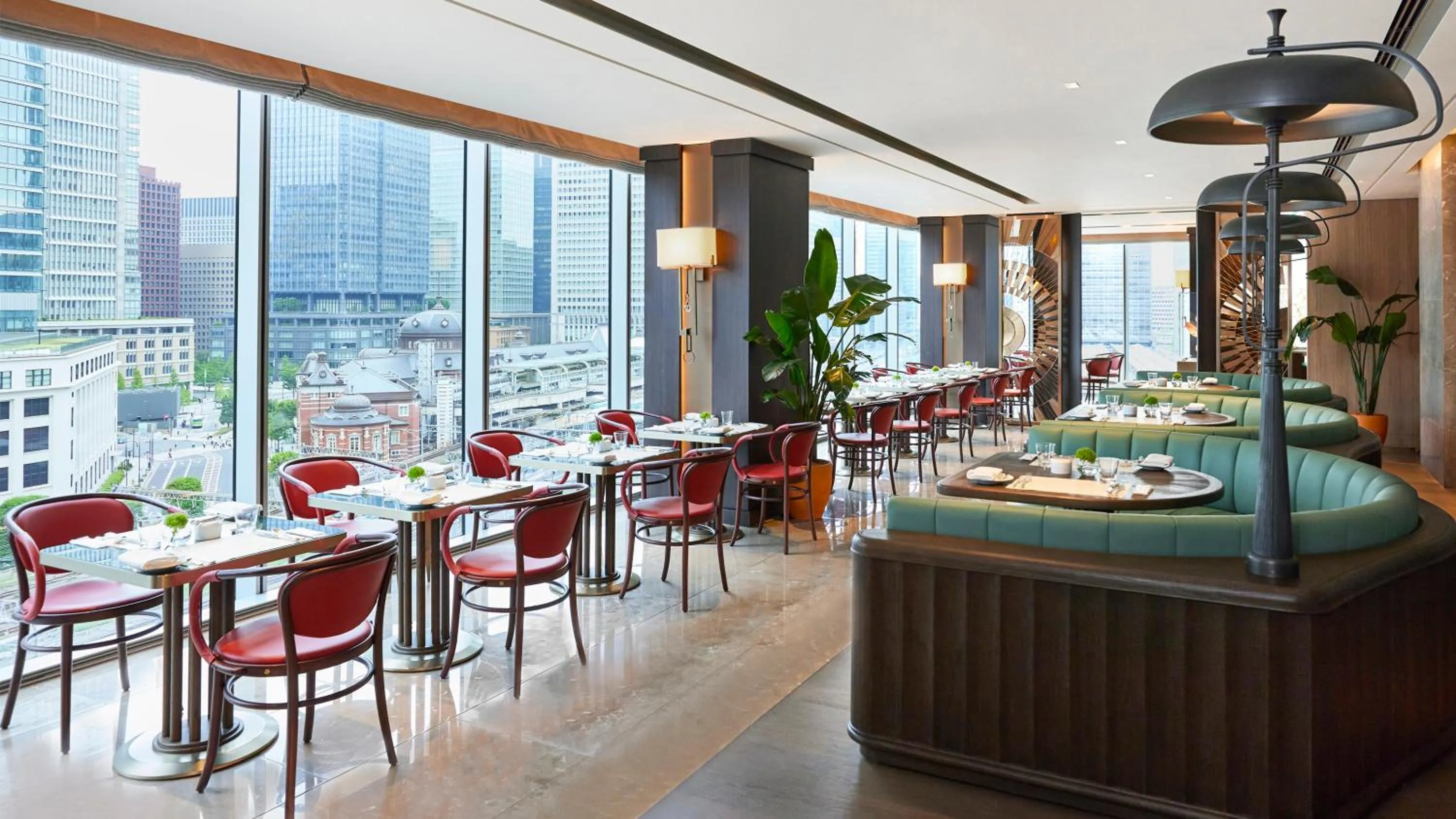 Restaurant/places to eat in Four Seasons Hotel Tokyo at Marunouchi