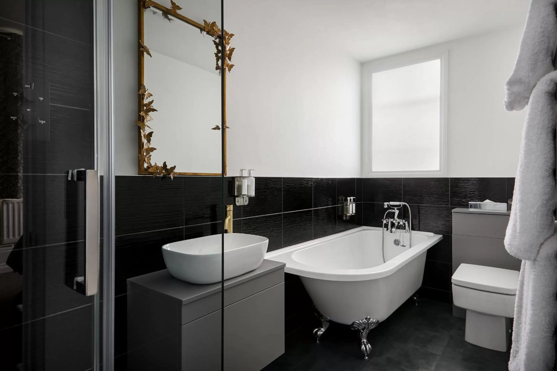 Bathroom in The Royal Adelaide Hotel