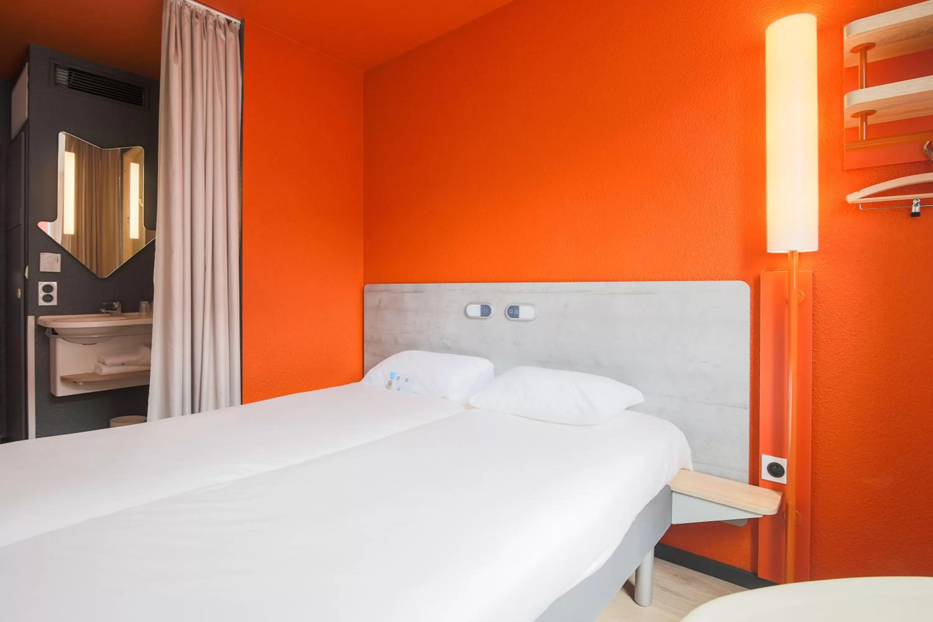 Photo of the whole room, Bed in Ibis Budget Albi Centre