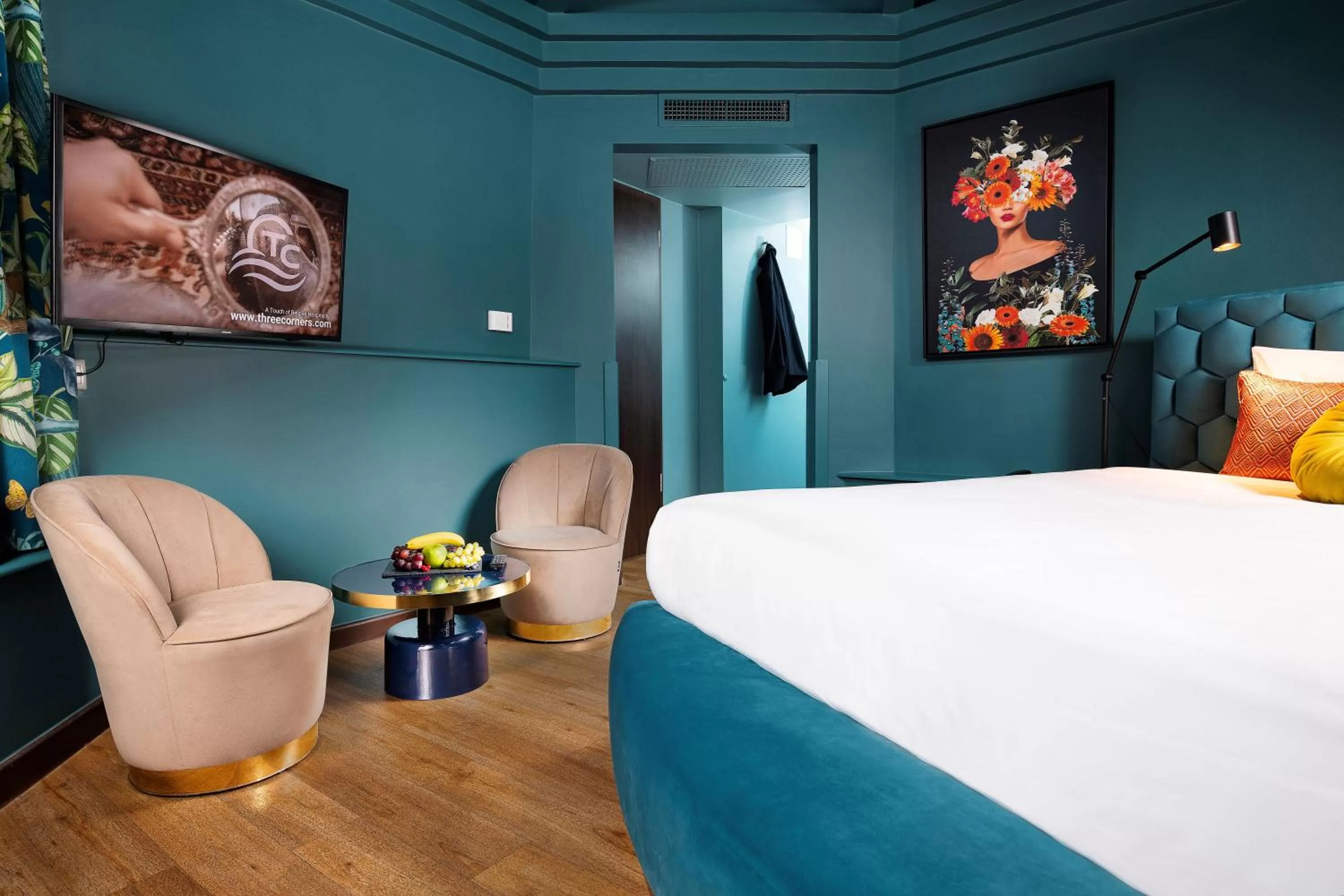 Bed in Three Corners Hotel Art