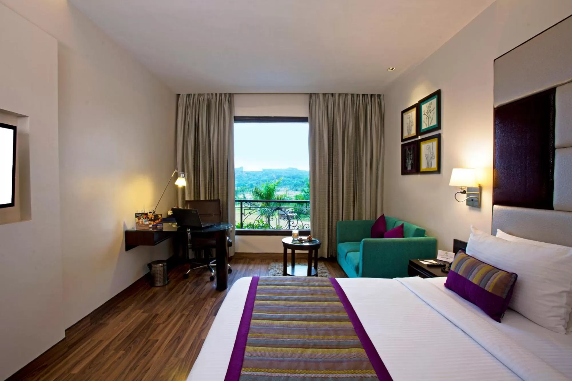 Photo of the whole room, Bed in Golden Tulip Chandigarh, Panchkula