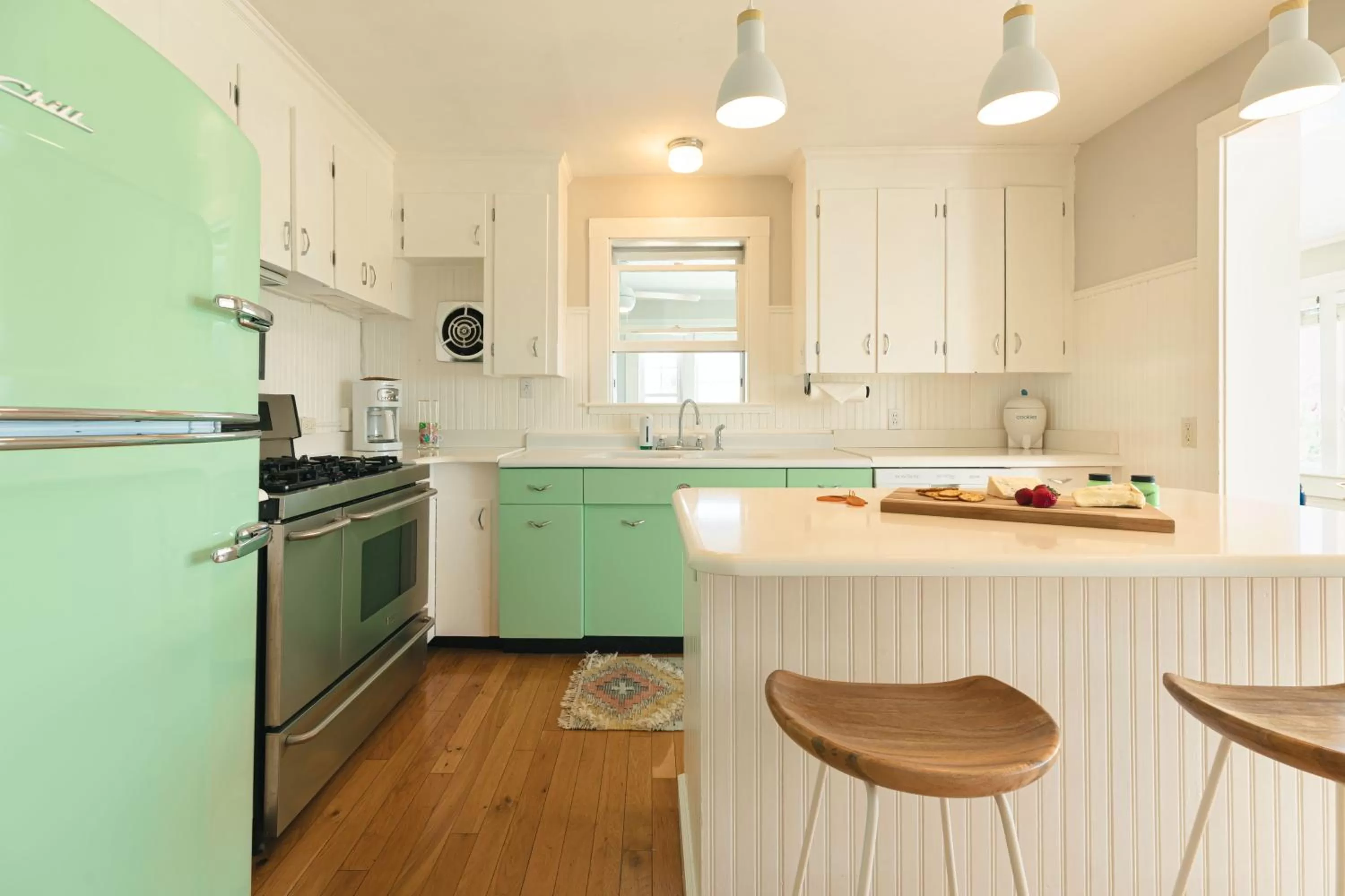 Kitchen or kitchenette, Kitchen/Kitchenette in RYE MOTOR INN - An Adults Only Hotel