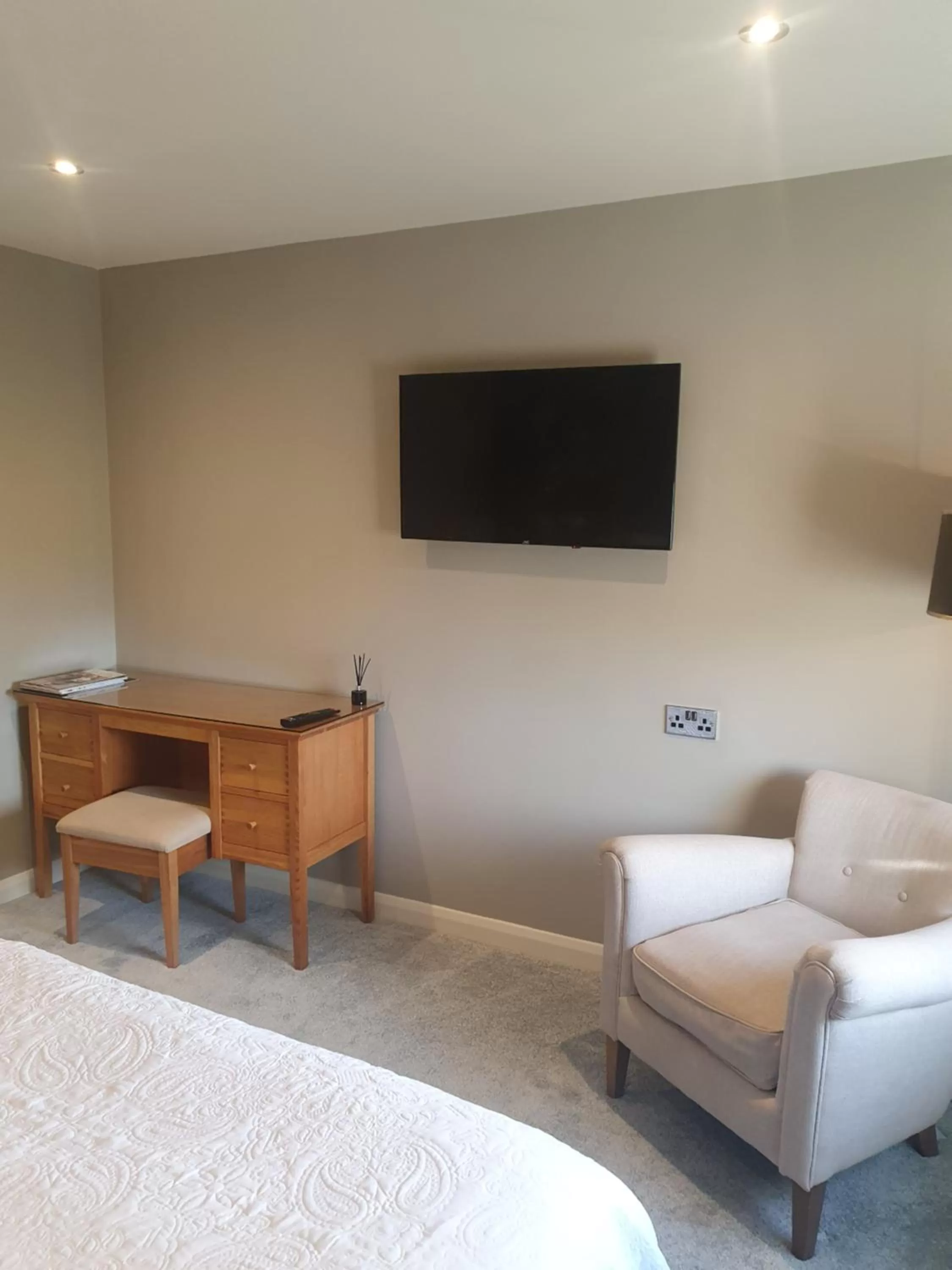 Bedroom in The General Tarleton