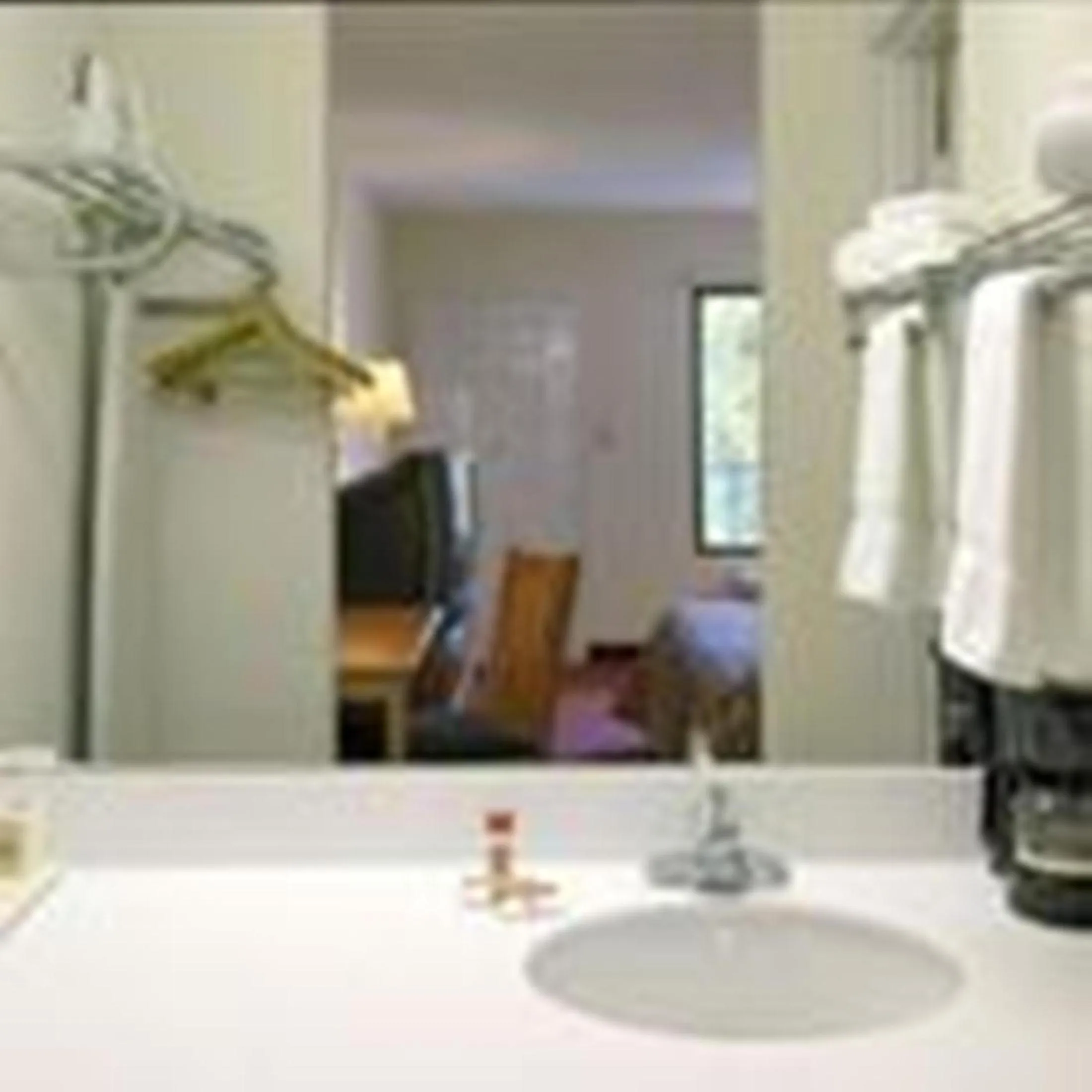 King Room - Non-Smoking in Super 8 by Wyndham Lavonia