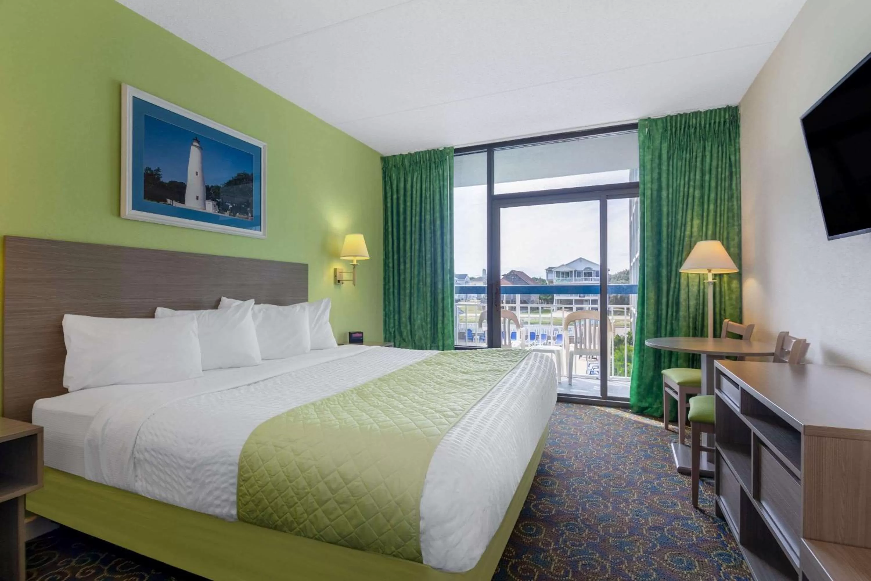 Photo of the whole room, Bed in Travelodge by Wyndham Outer Banks/Kill Devil Hills