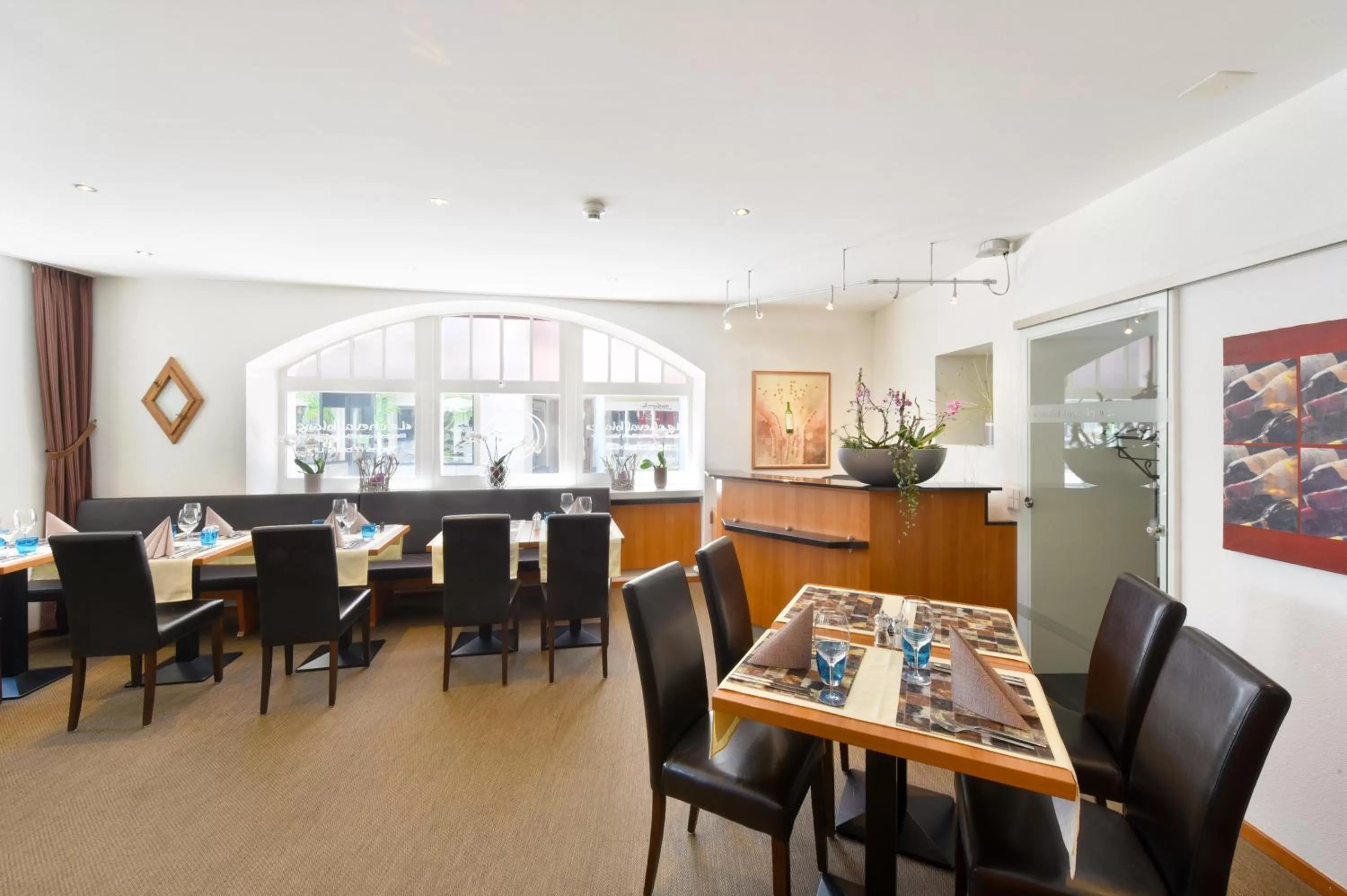 Restaurant/places to eat in Apart Hotel Amadeo