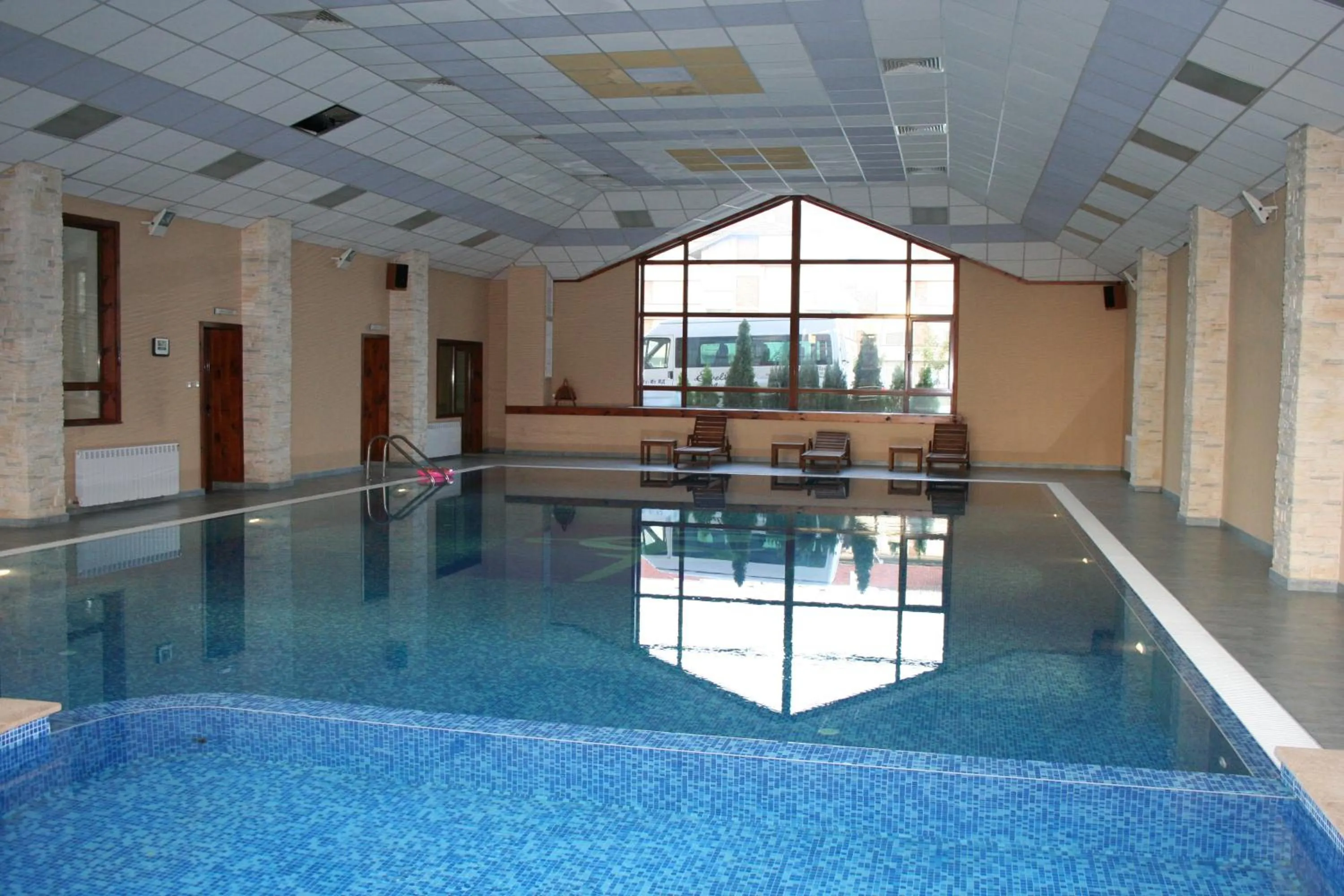 Swimming pool in Evelina Palace Hotel