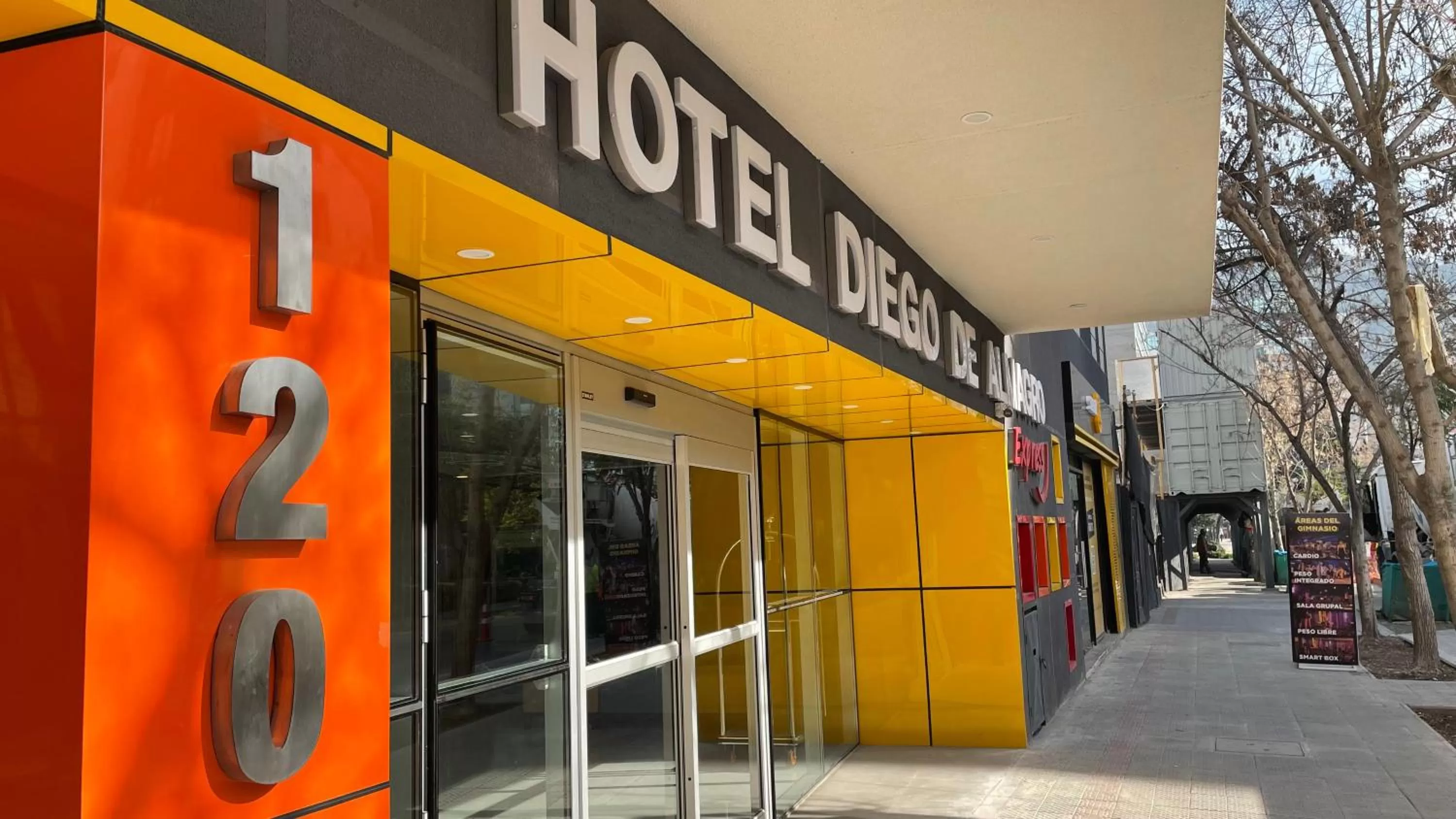 Facade/entrance in Diego de Almagro Providencia Express