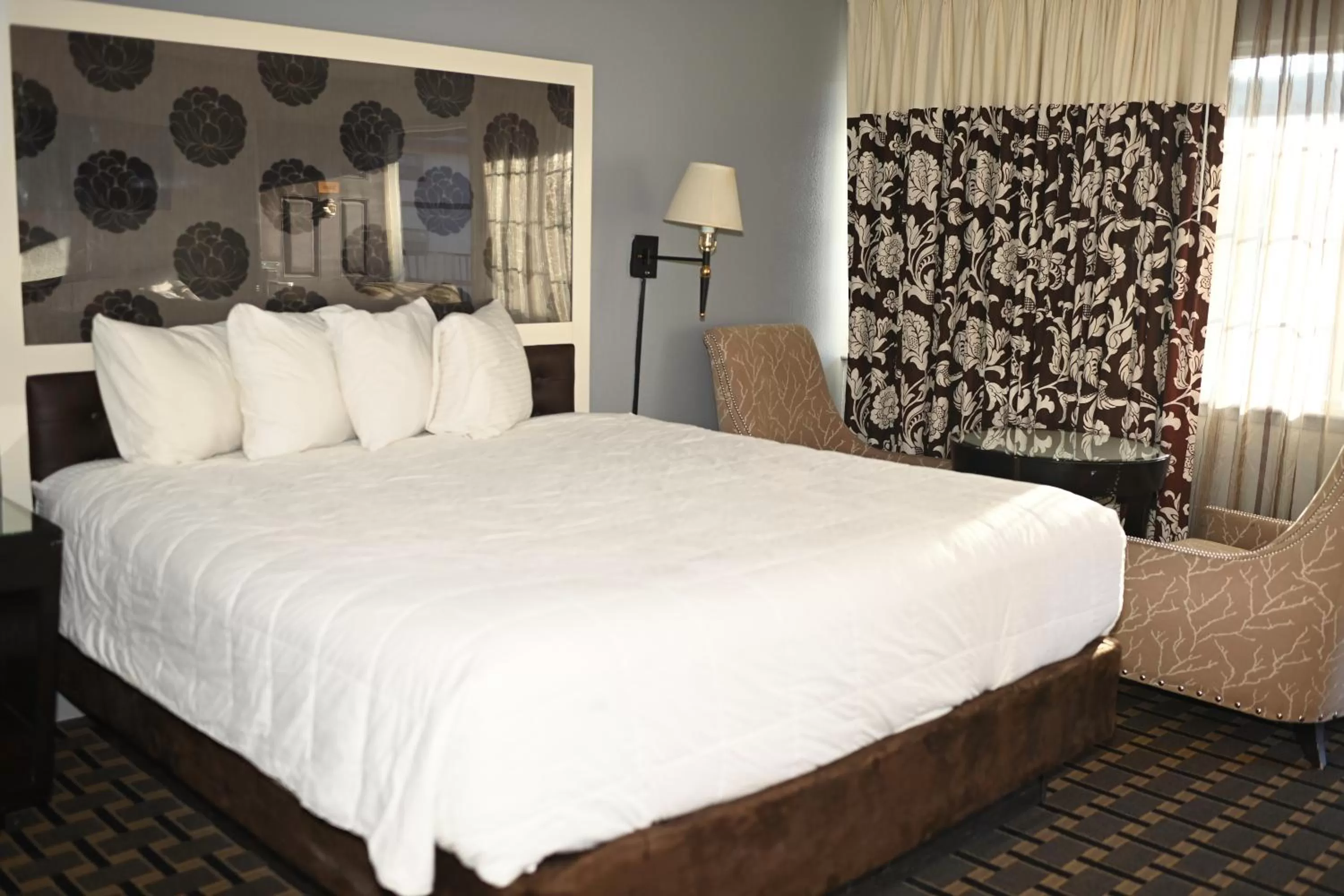 Bed in Budget INN At The Heavenly Gondola