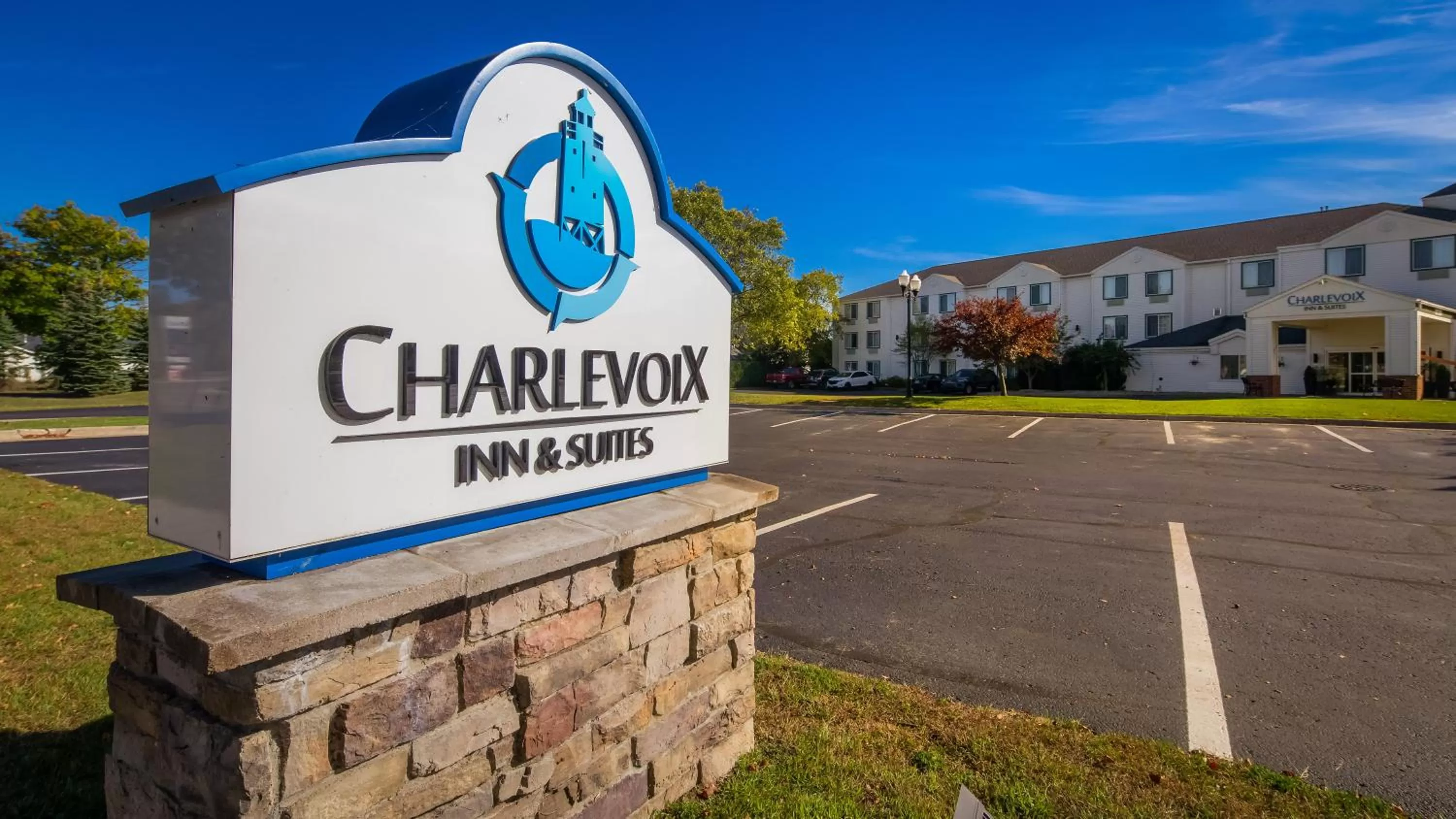 Property building in Charlevoix Inn & Suites SureStay Collection by Best Western