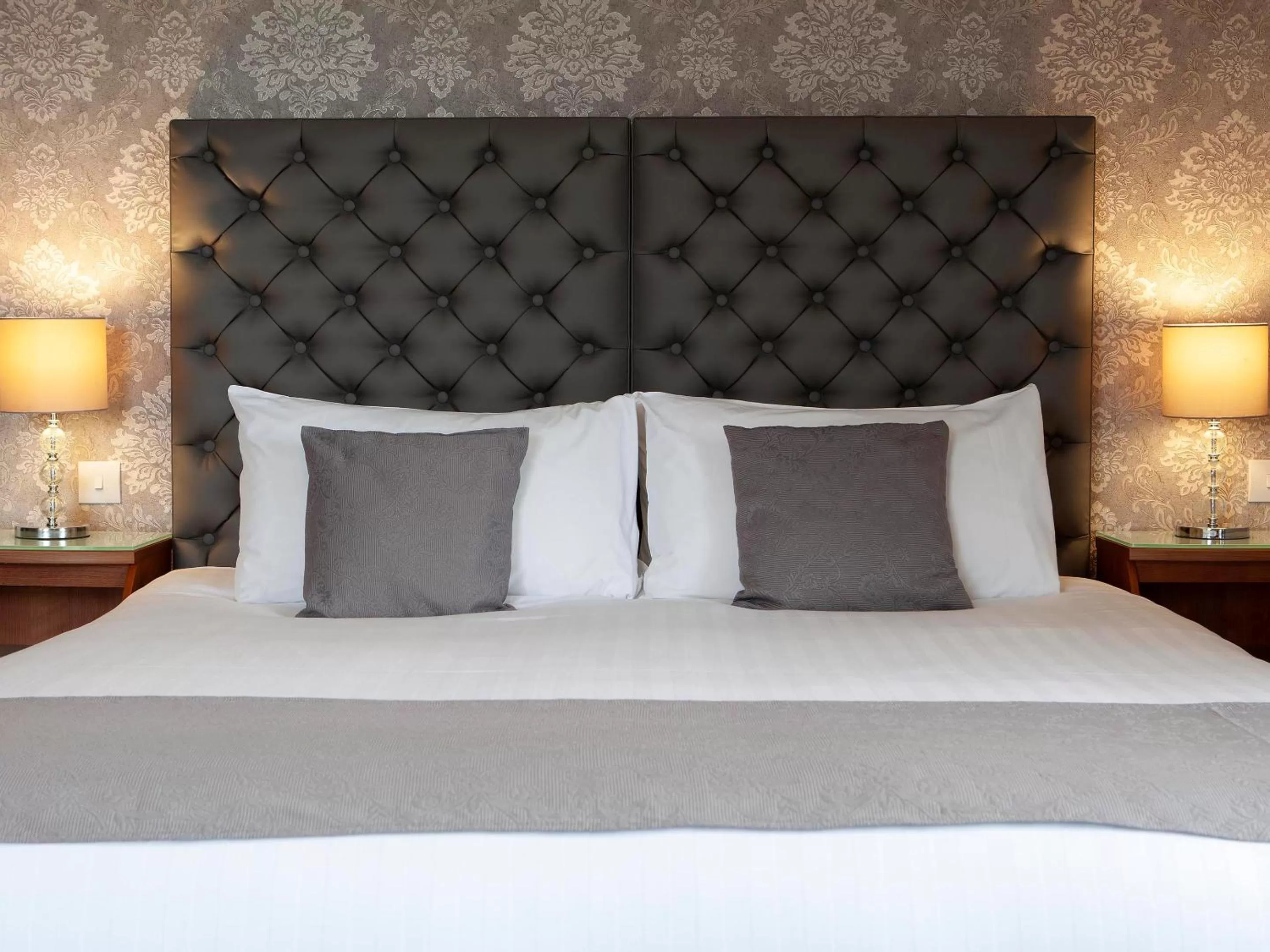 Premier Twin Room in Elfordleigh Hotel