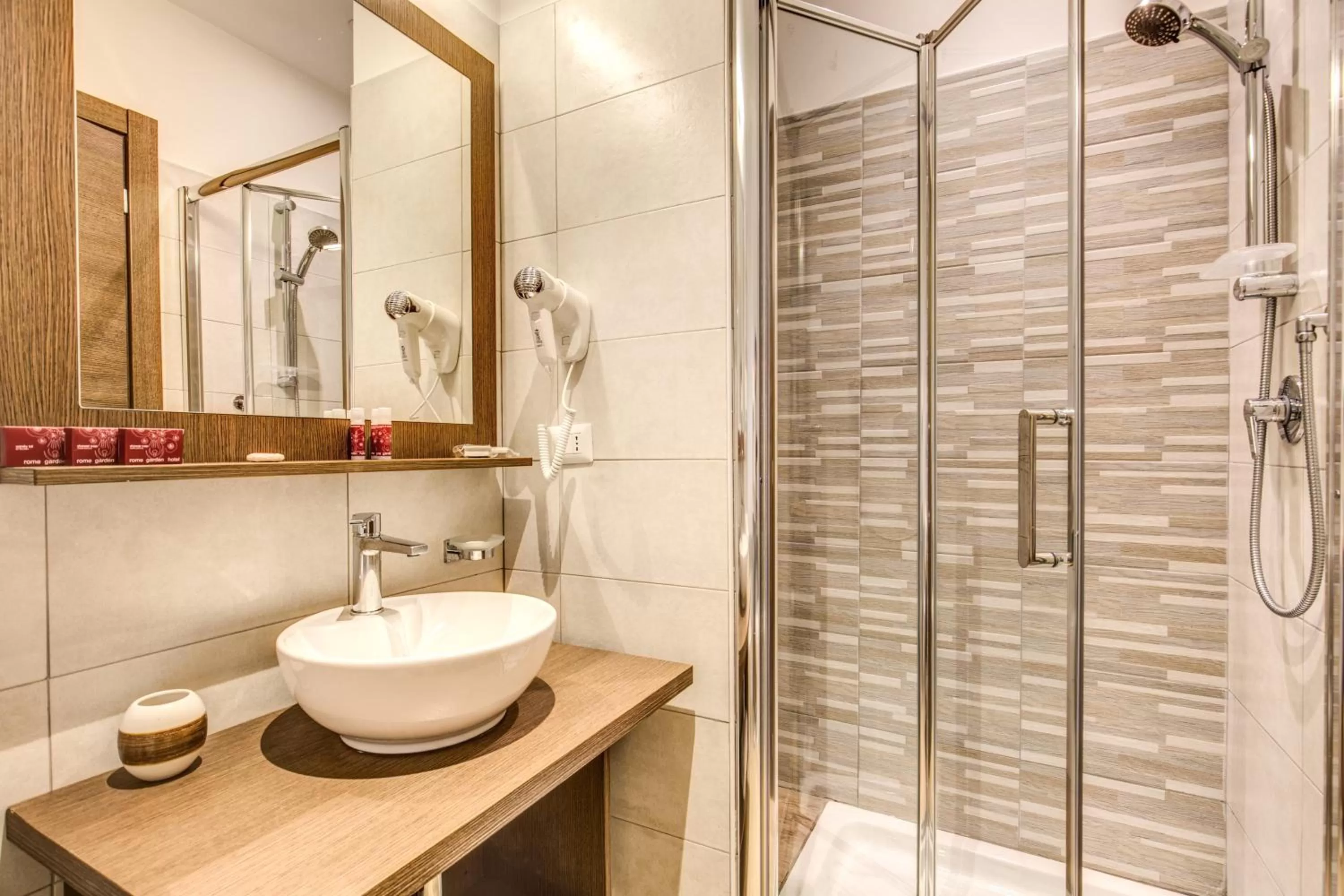 Bathroom in Rome Garden Hotel