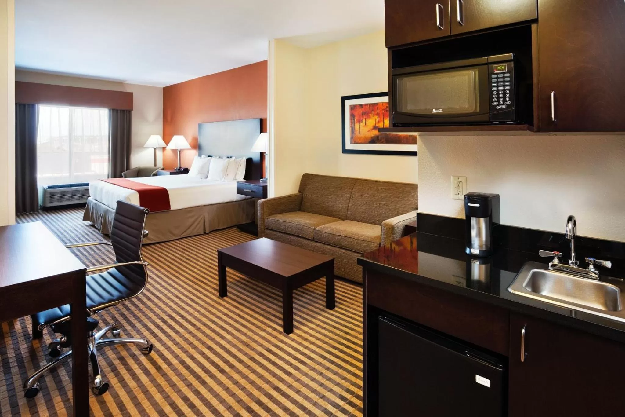 Bedroom, Bed in Holiday Inn Express Charlotte Southeast - Matthews by IHG