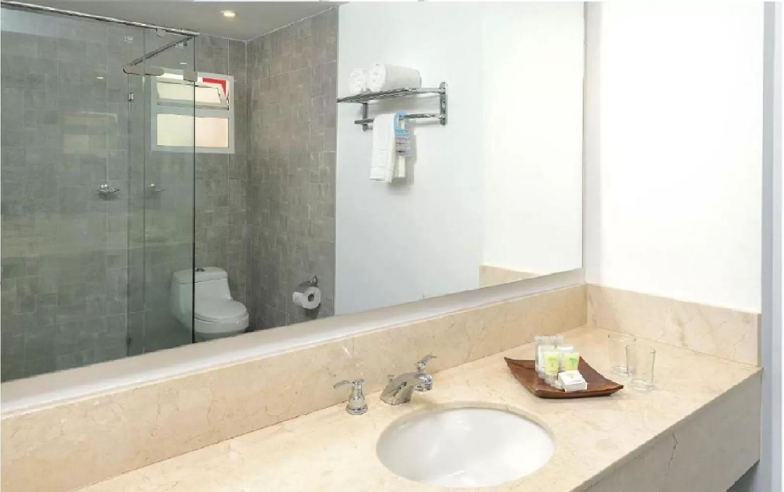 Shower in Decameron Isleño - All Inclusive