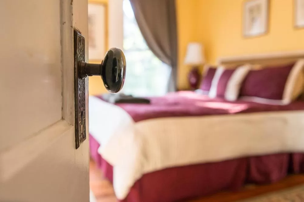 Bedroom, Bed in The Fox and Owl Inn