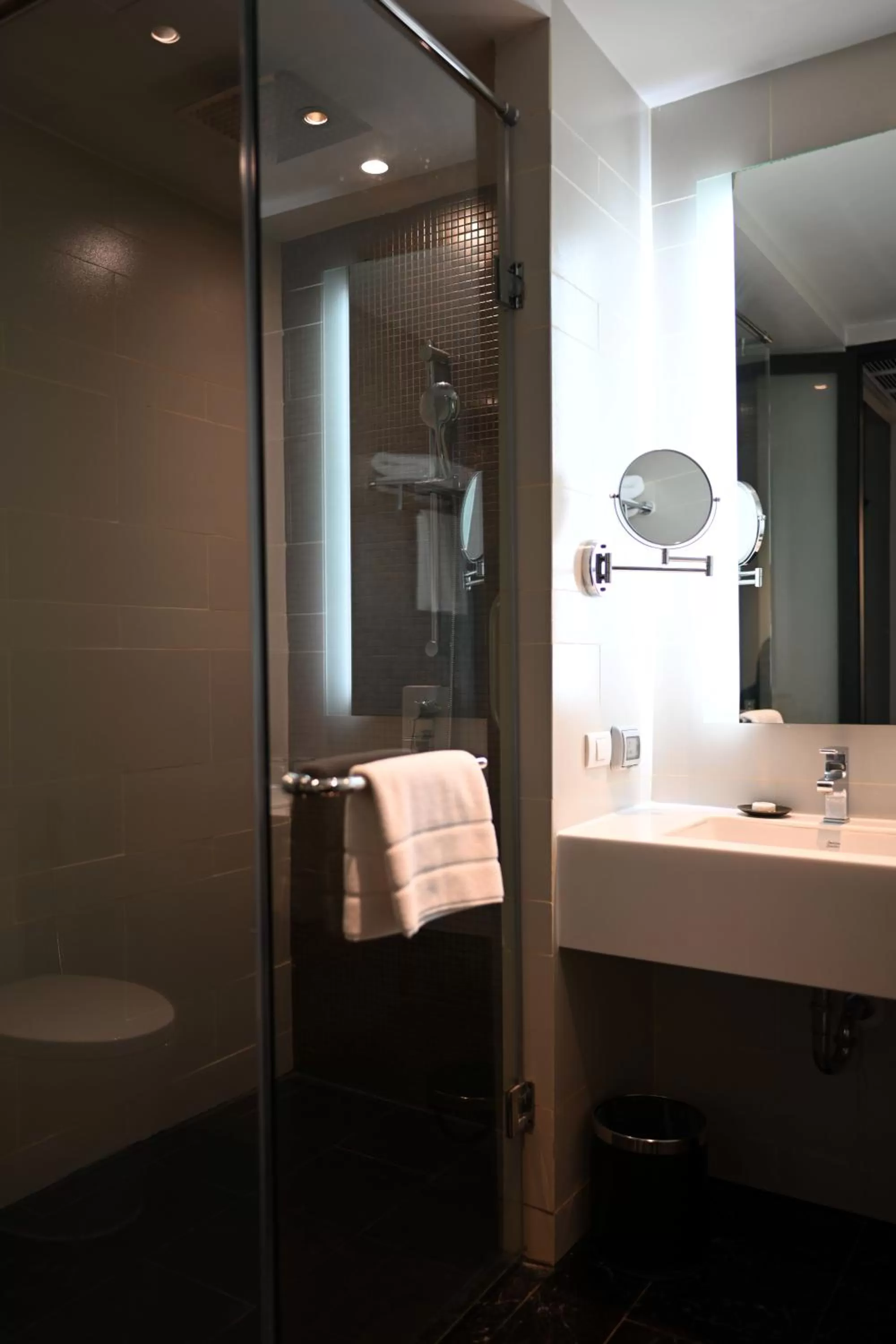 Shower in Mövenpick Hotel Sukhumvit 15 Bangkok