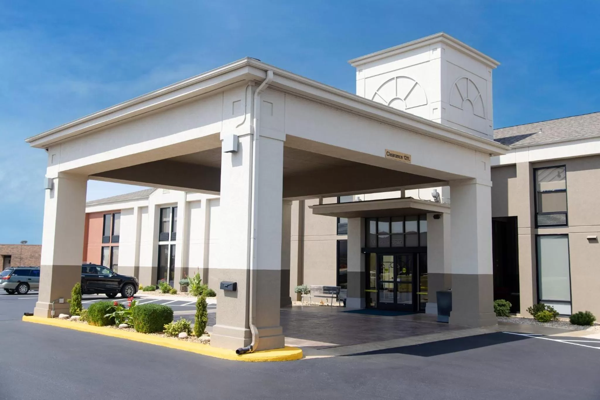 Property building in Holiday Inn Express Marshfield - Springfield Area by IHG
