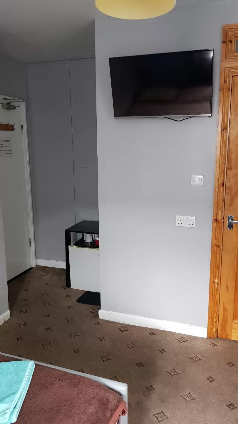 TV and multimedia in Hour Glass Hotel