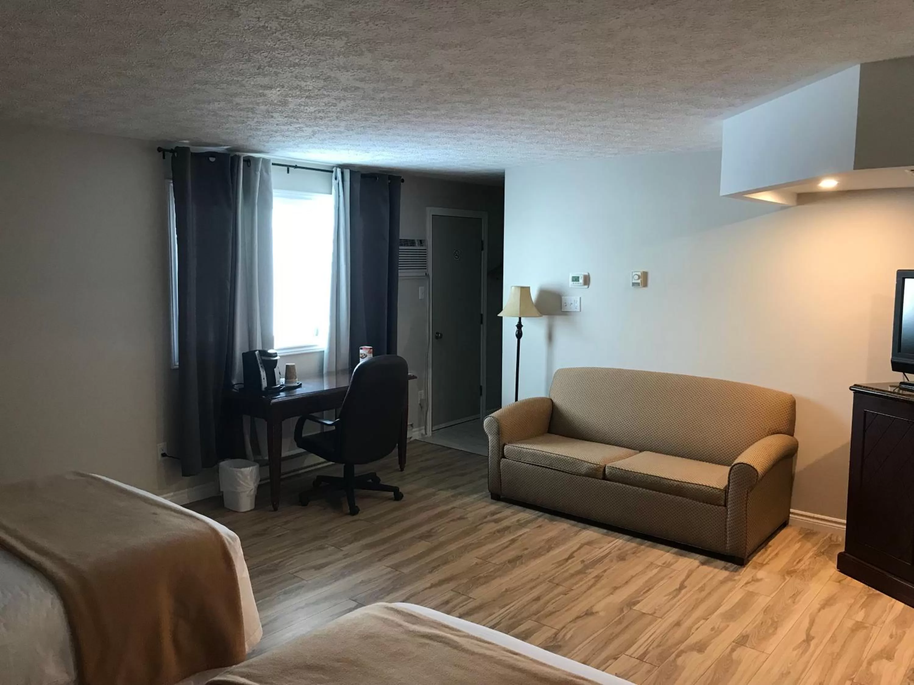 Bed in The Auberge Inn