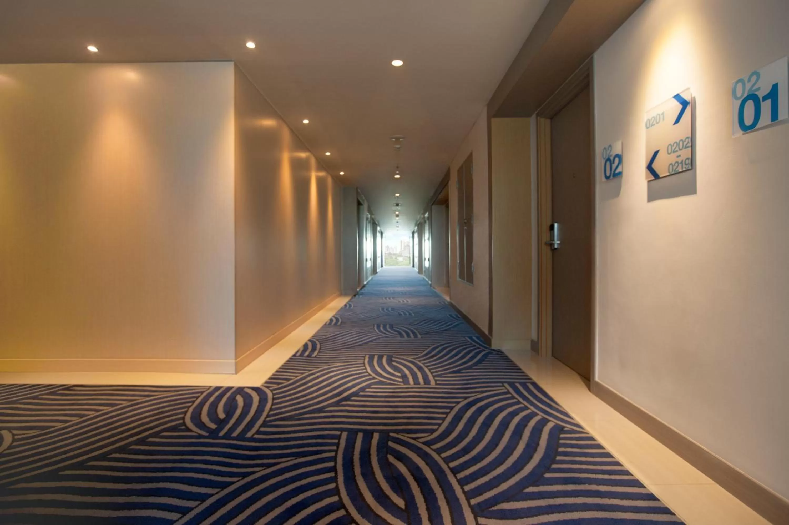 Lobby or reception in Holiday Inn Express Jakarta International Expo by IHG