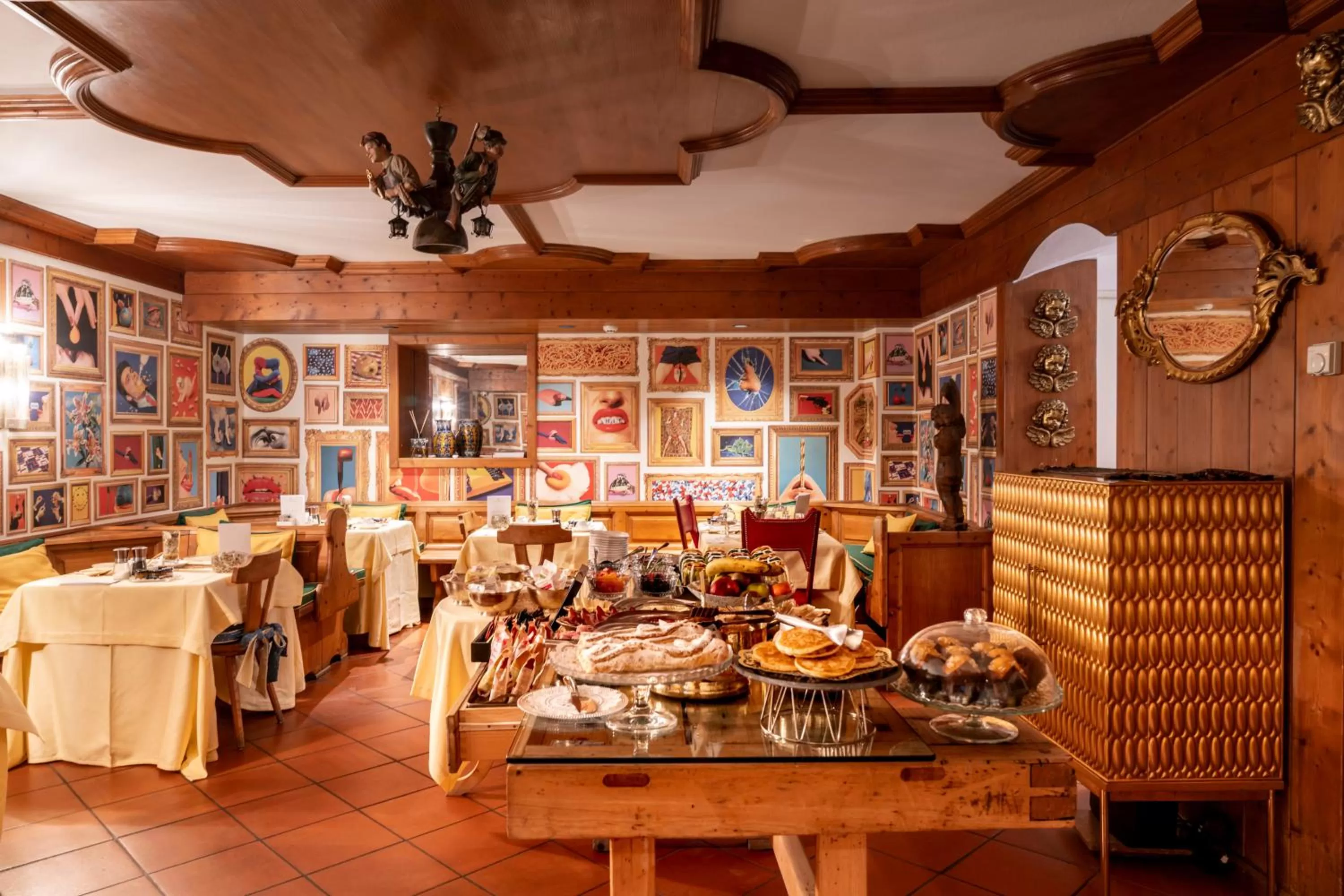 Food and drinks in Ambra Cortina Luxury&Fashion Hotel