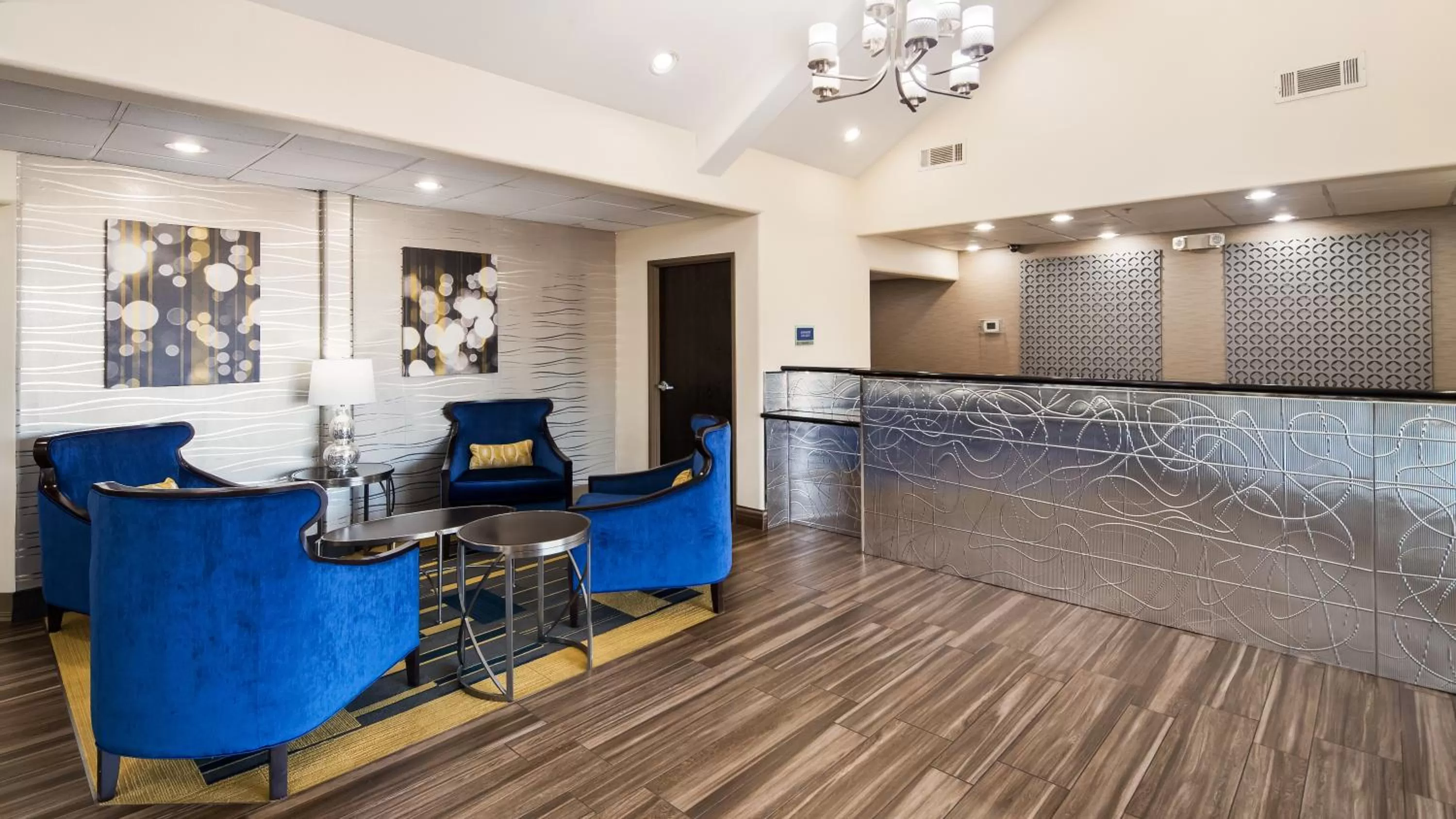 Lobby or reception in Best Western PLUS Tulsa Inn & Suites