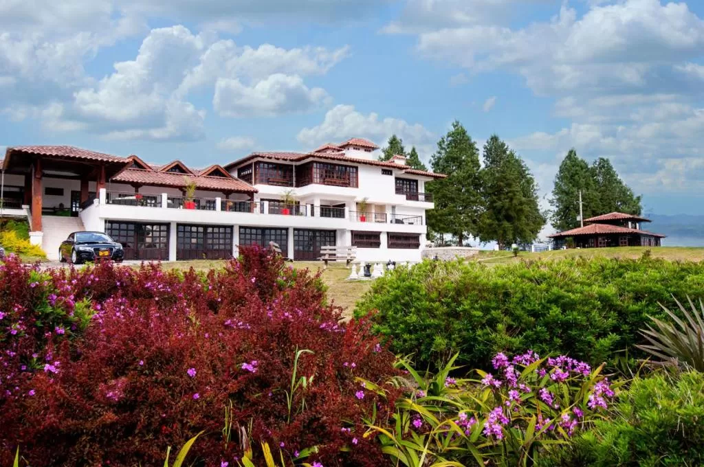 Facade/entrance, Property Building in Hotel Reserva Monarca