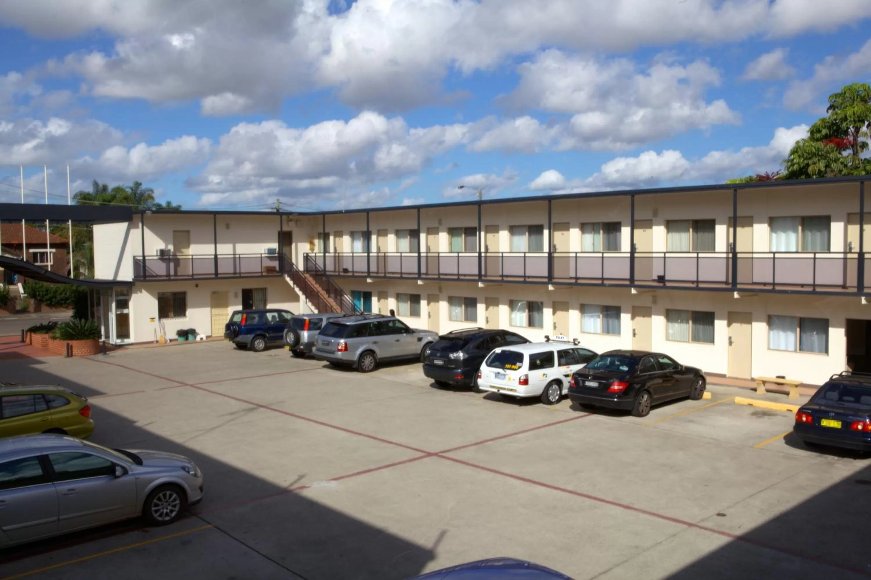 Facade/entrance in Westside Motor Inn