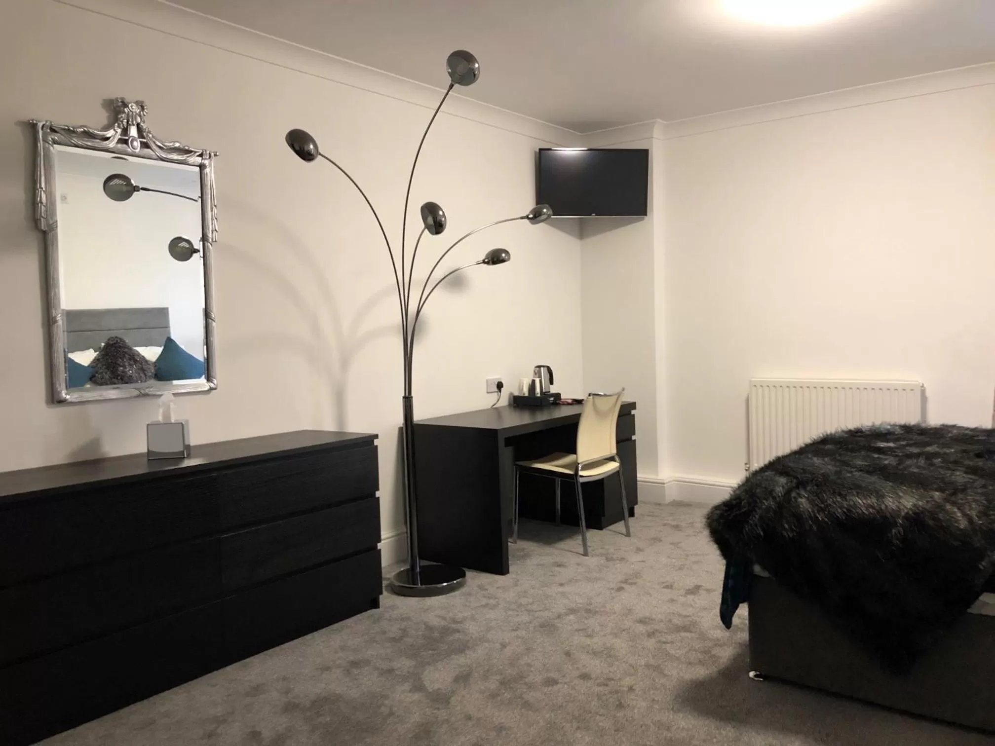 Bedroom, Bed in Black Horse