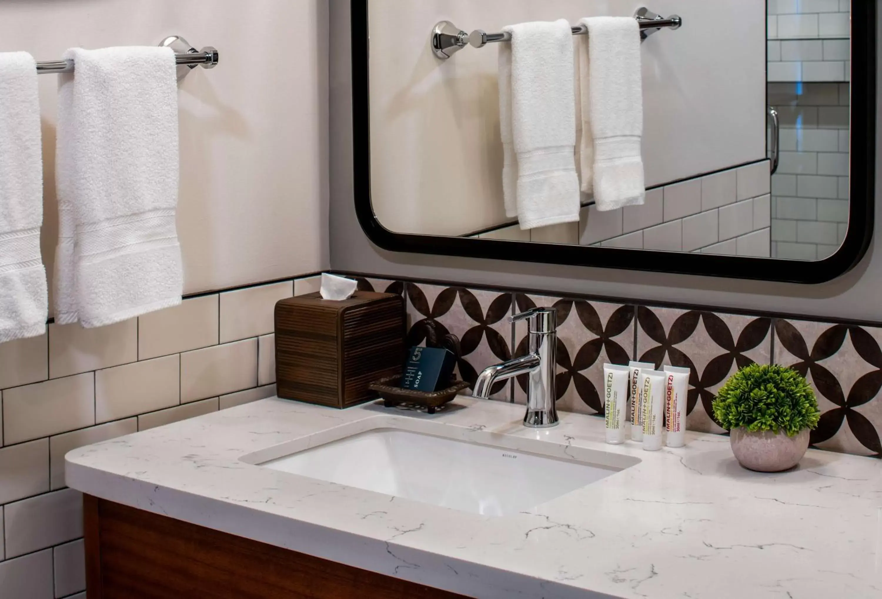 Deluxe Queen Room with Two Queen Beds in The Last Hotel Deluxe Queen Room with Two Queen Beds in The Last Hotel