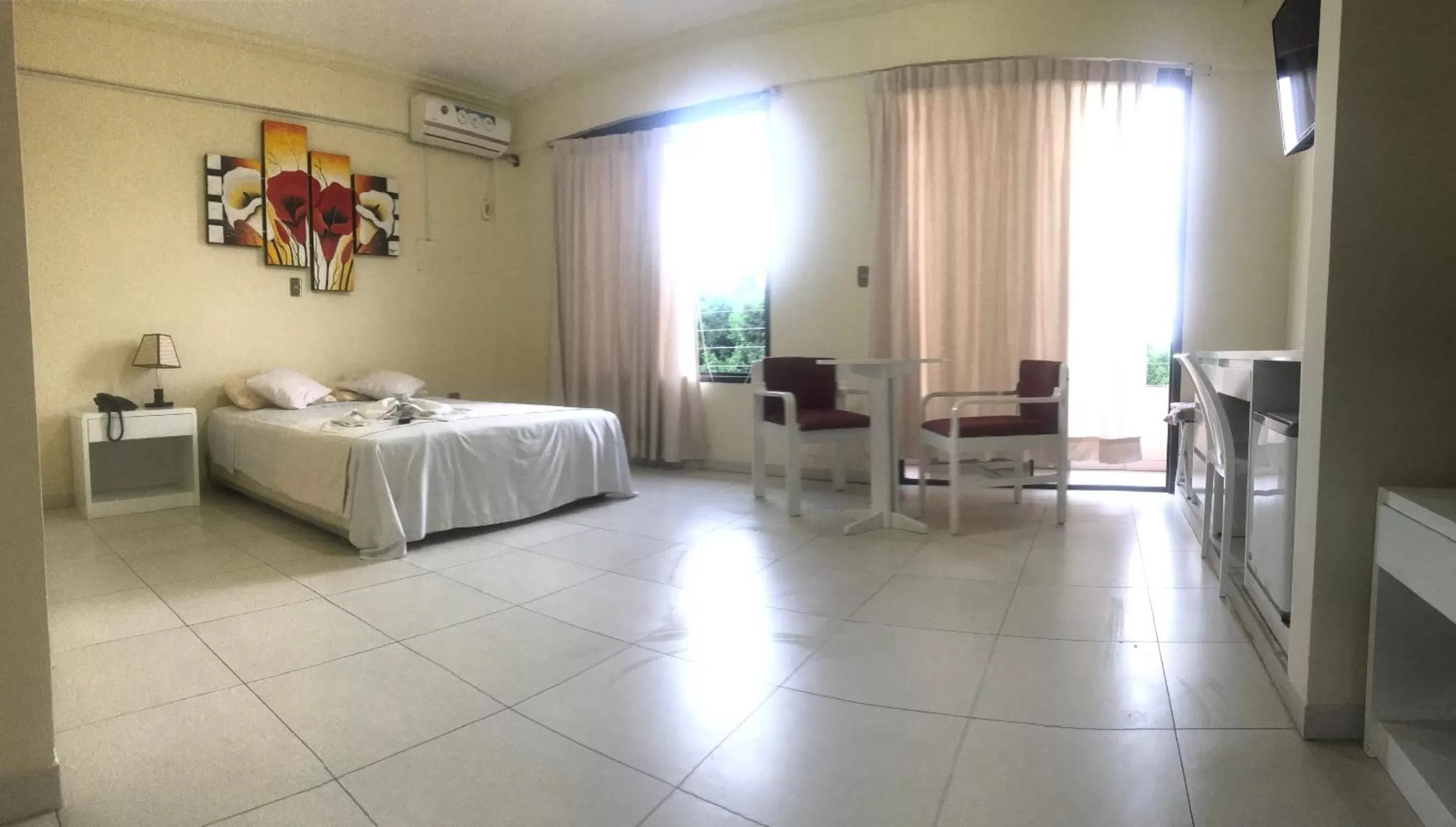 Photo of the whole room in Hotel Viru Viru II