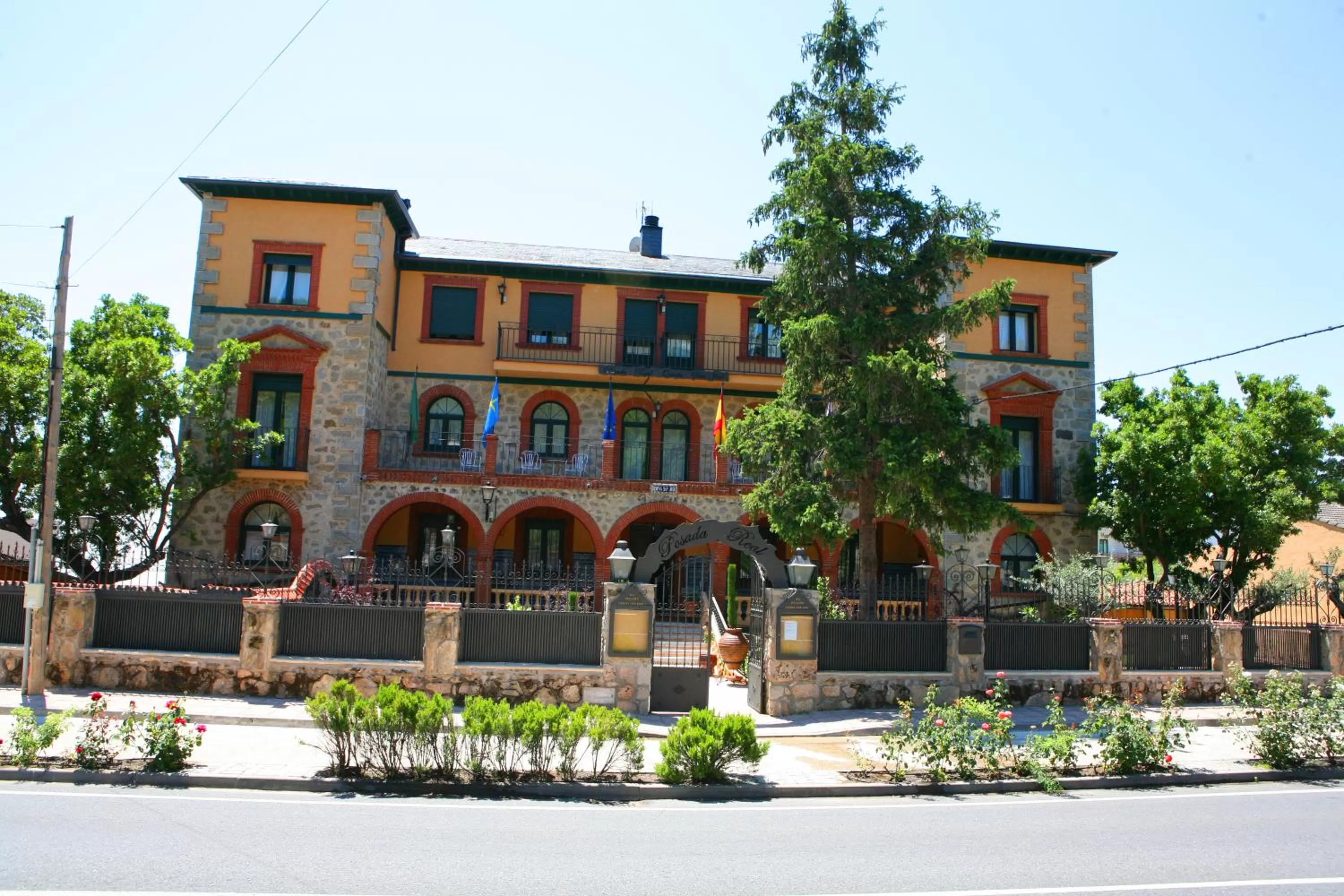 Facade/entrance in Posada Real Quinta San Jose
