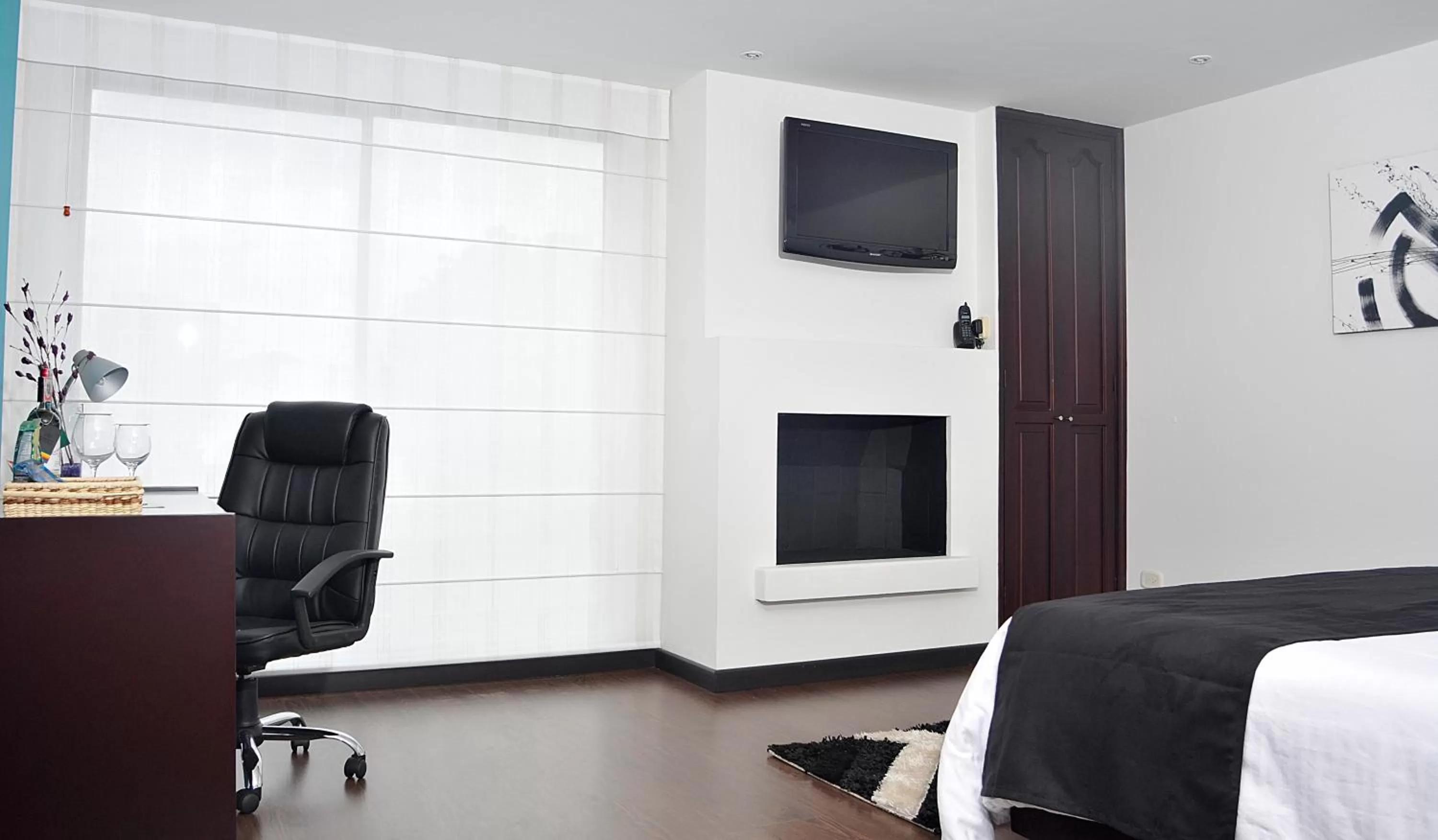 Photo of the whole room, TV/Entertainment Center in Suites 109 GH Usaquén