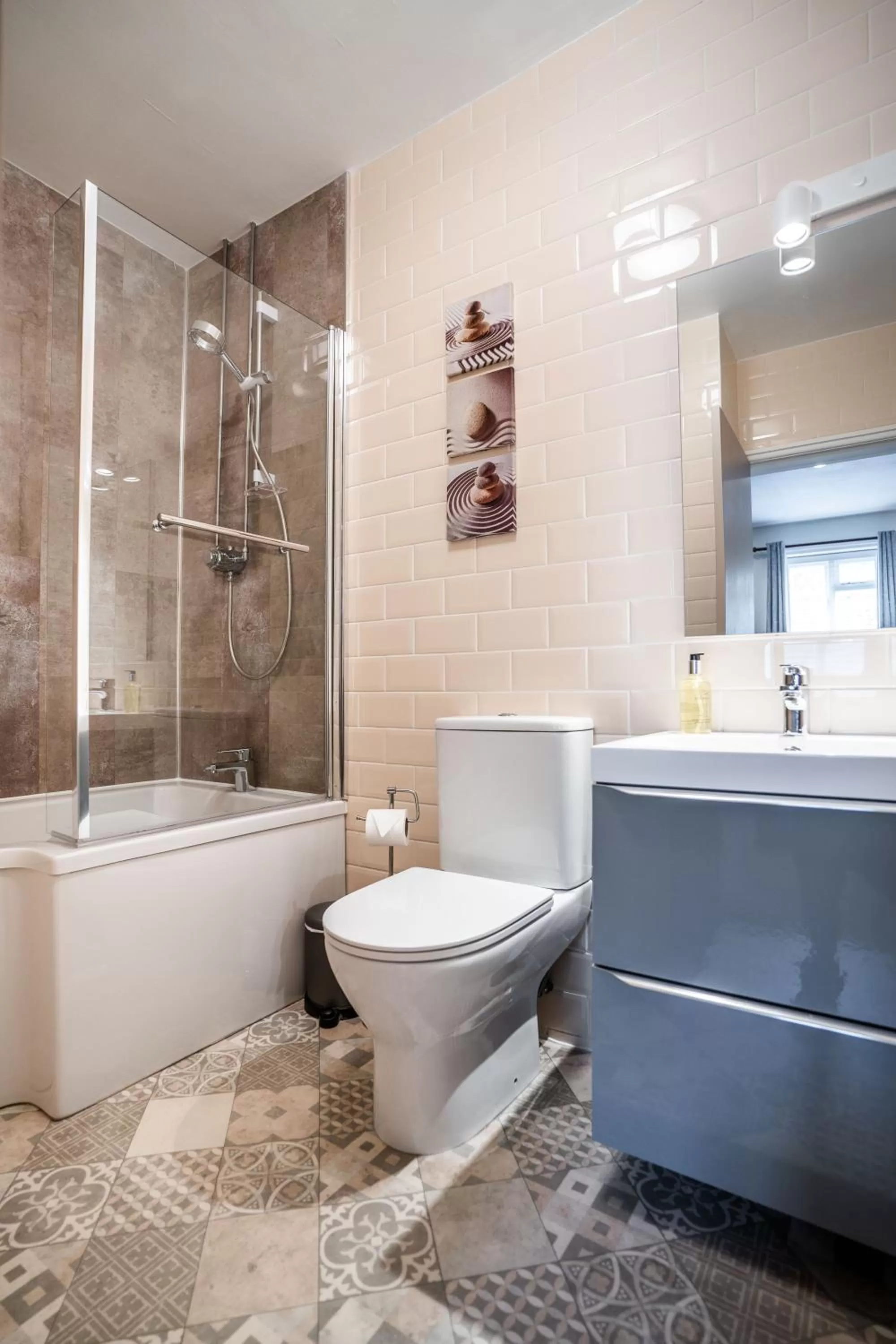 Shower in Black Horse Hotel