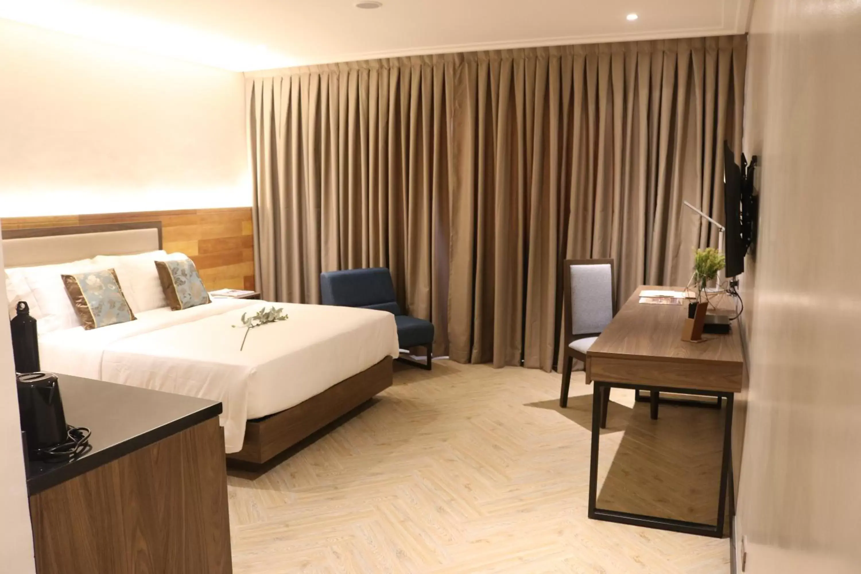 Deluxe Queen Room in Acacia Hotel Bacolod Deluxe Queen Room in Acacia Hotel Bacolod