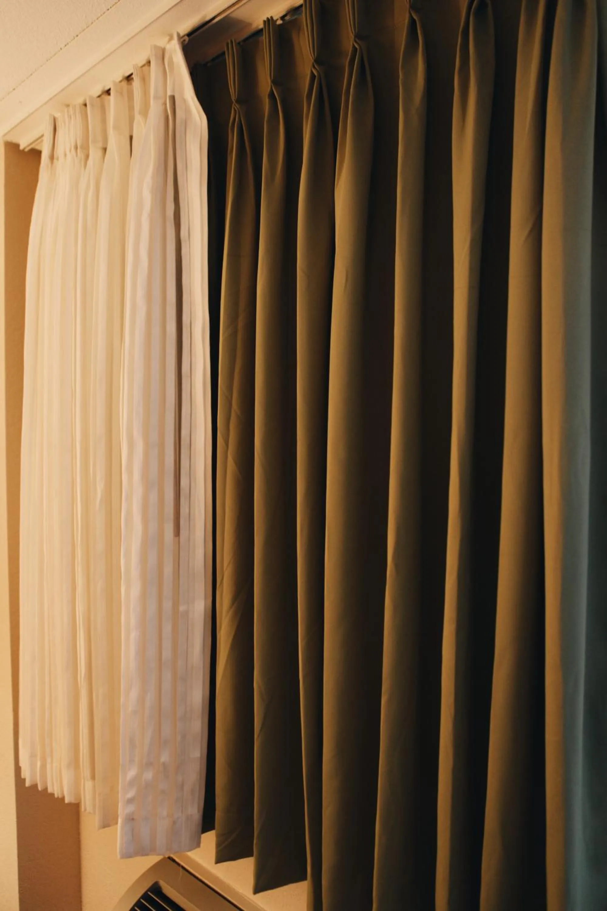 All Seasons Inn & Suites