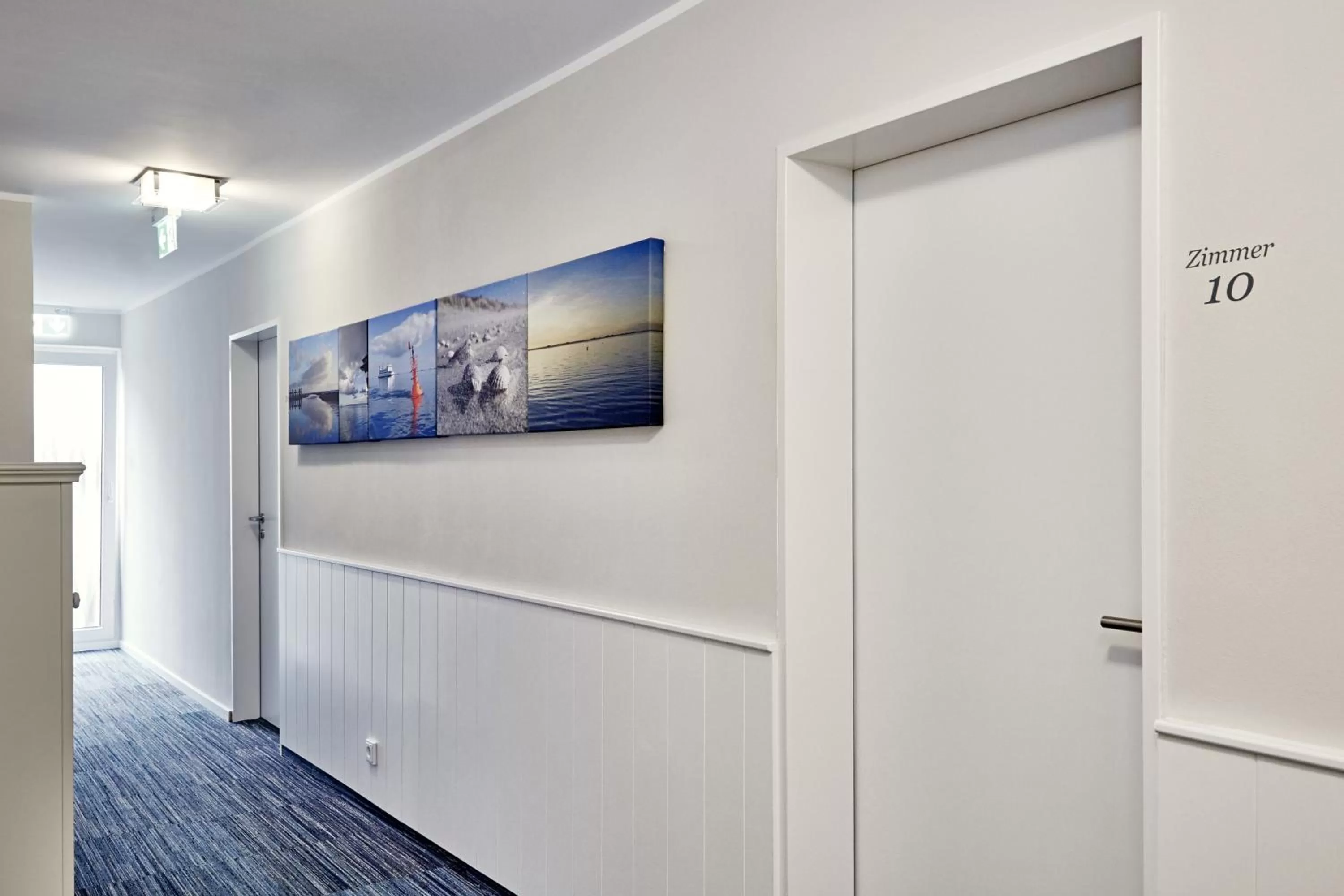 Decorative detail, TV/Entertainment Center in Duus Hotel garni