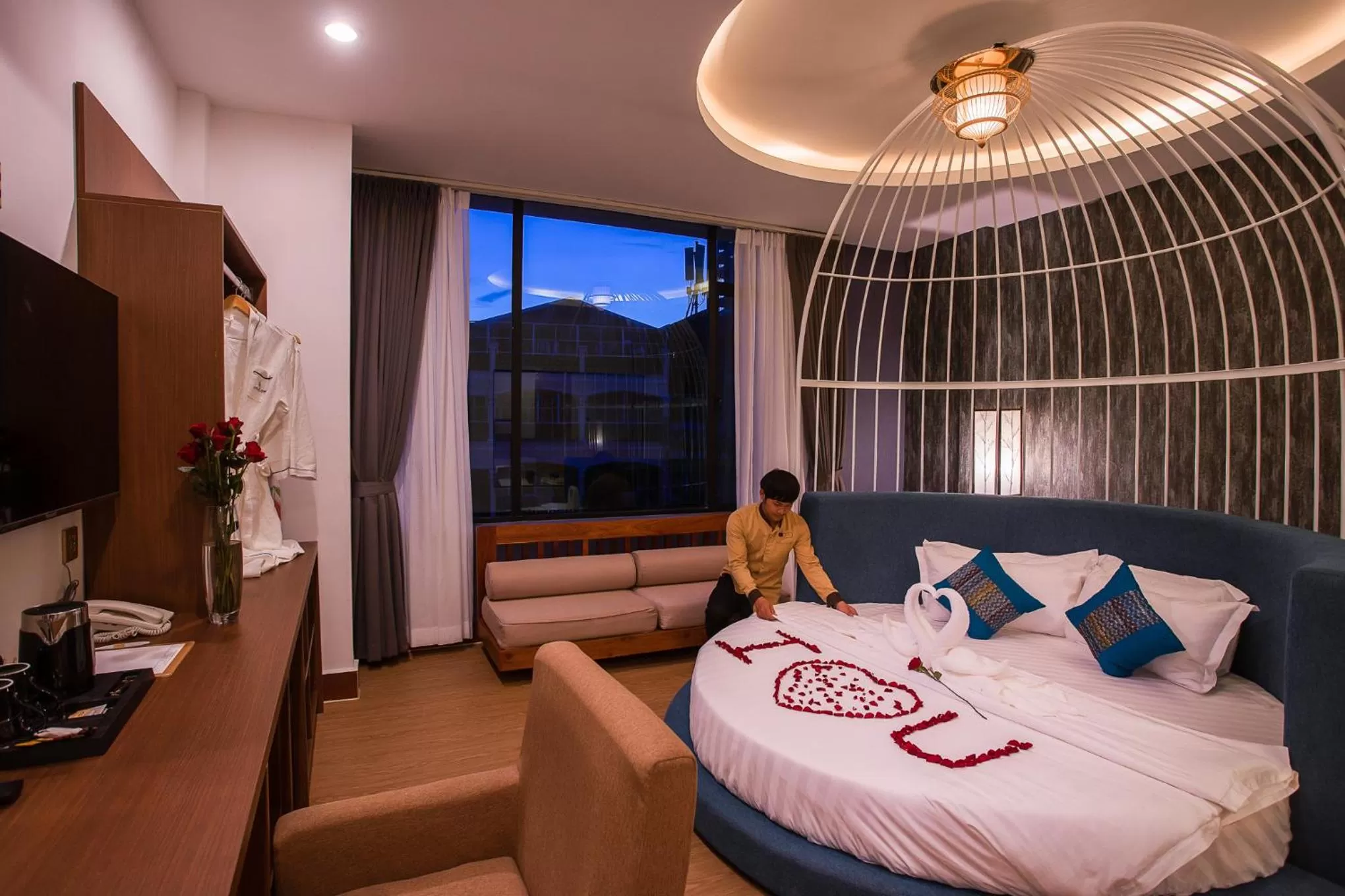 Photo of the whole room, Bed in Orussey One Boutique