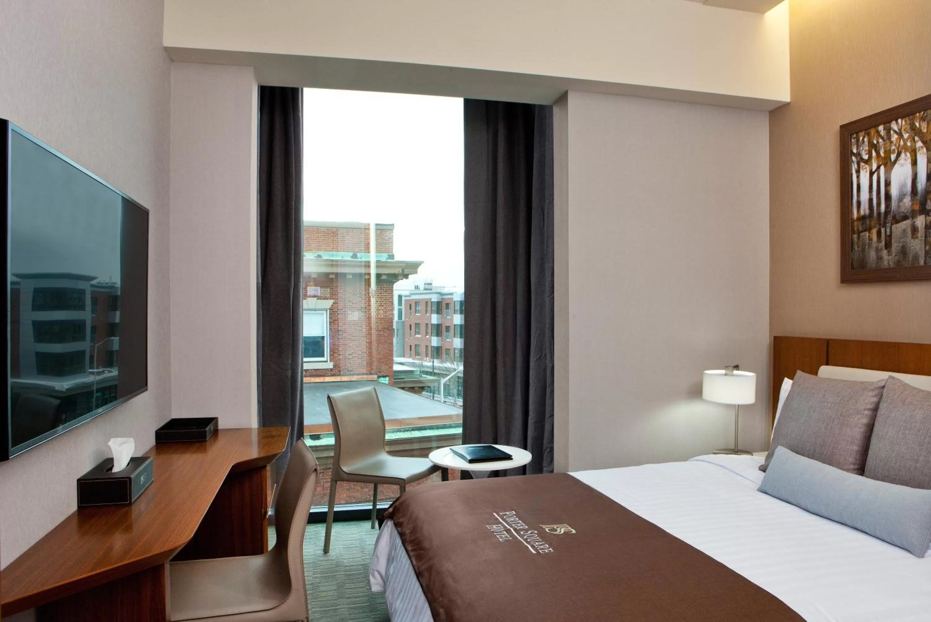 Bedroom, Bed in Porter Square Hotel