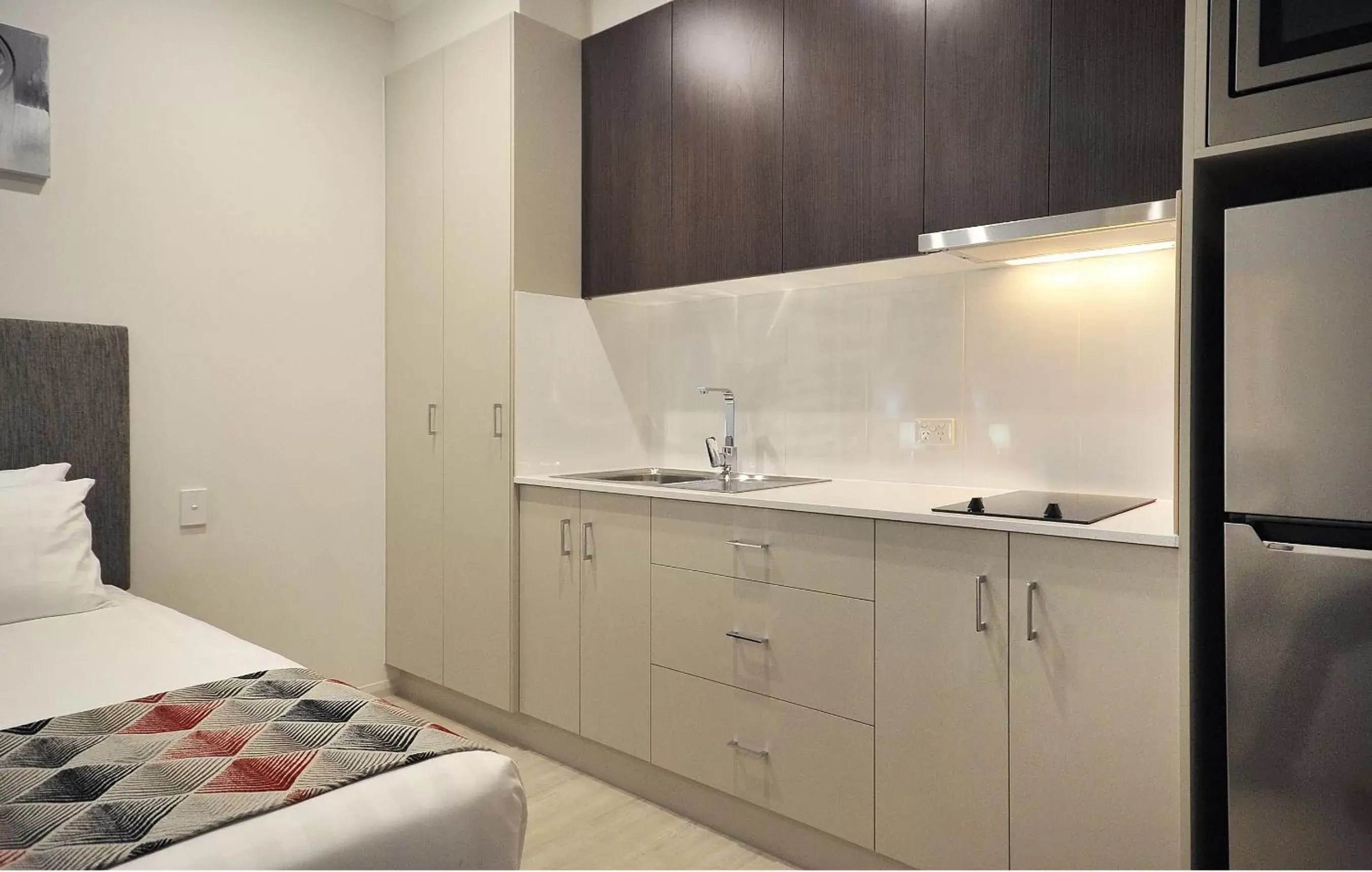 Spacious Twin Studio with Kitchenette in Northpoint Motel Apartments Spacious Twin Studio with Kitchenette in Northpoint Motel Apartments