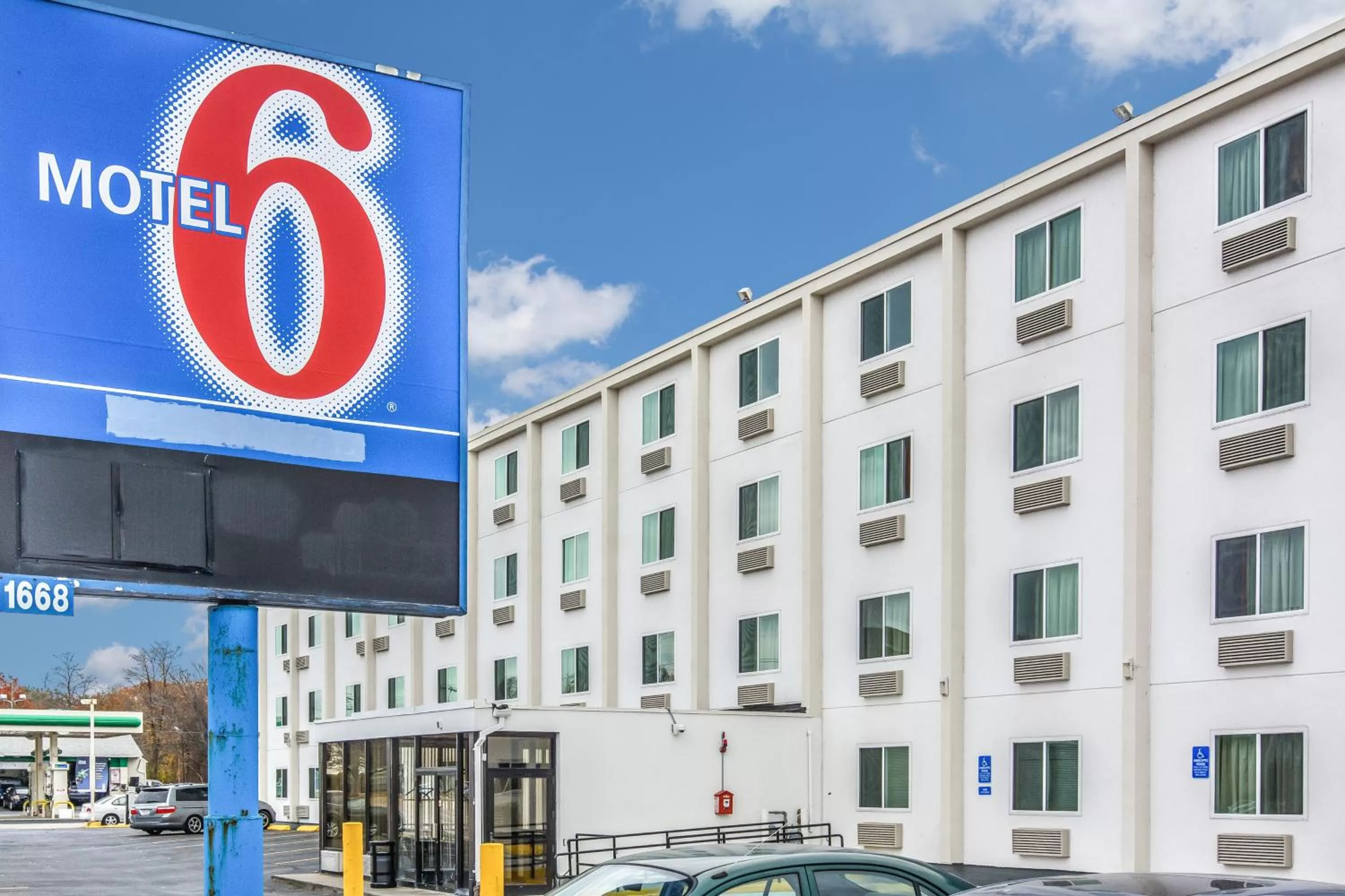 Facade/entrance in Motel 6-Framingham, MA - Boston West