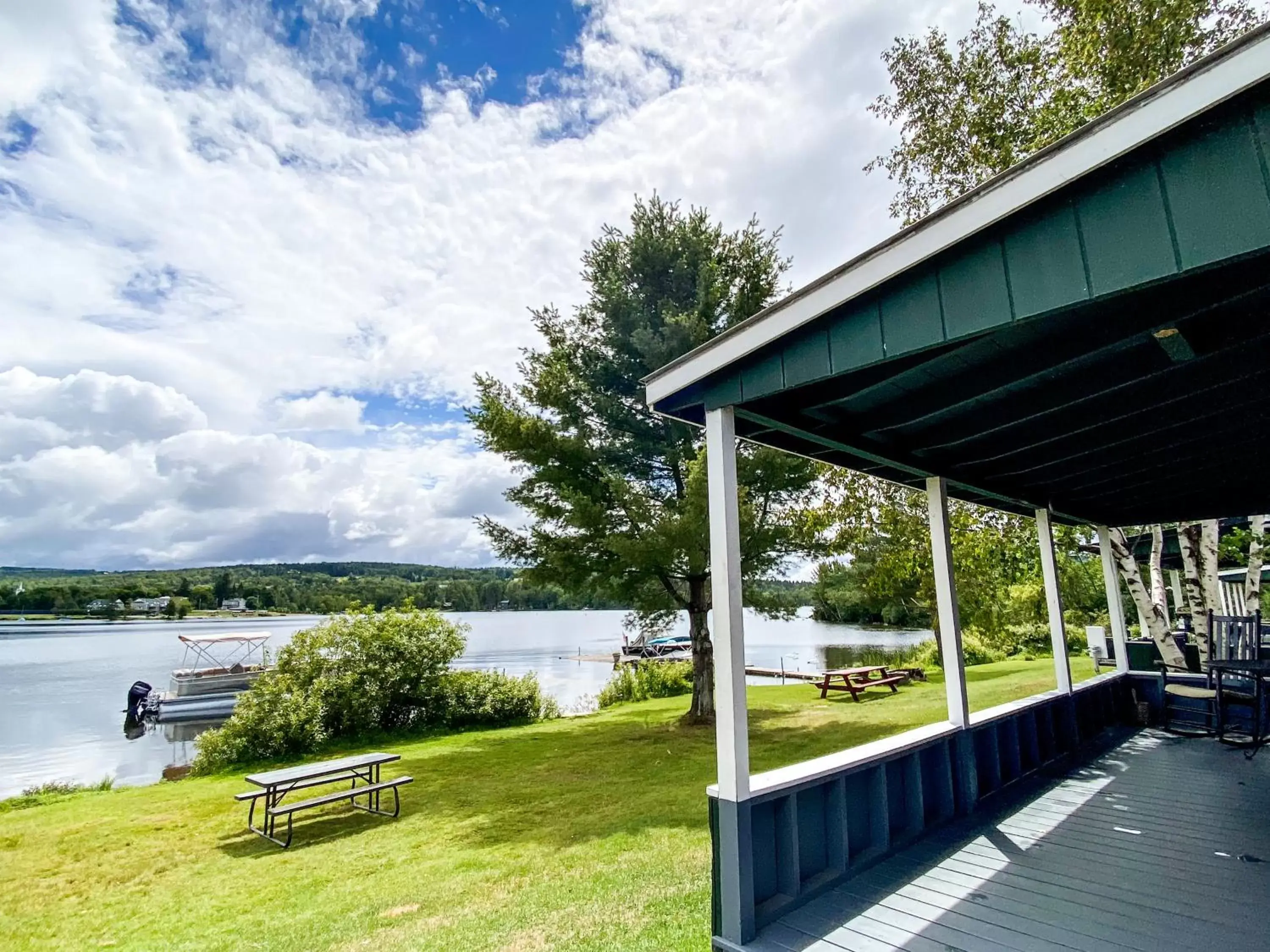 Two-Bedroom Cottage in Rangeley Town & Lake Two-Bedroom Cottage in Rangeley Town & Lake
