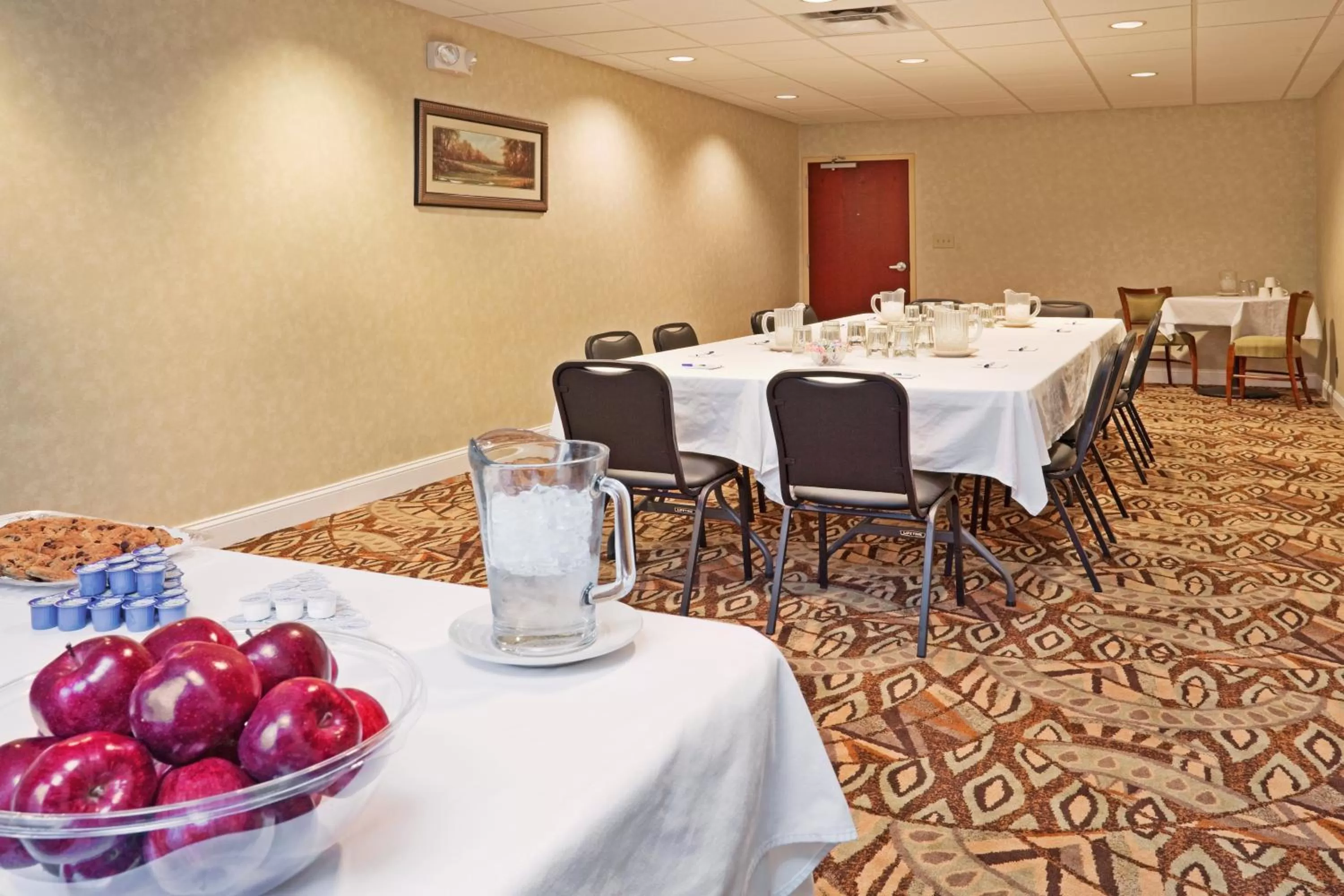 Meeting/conference room in Holiday Inn Express & Suites Southern Pines-Pinehurst Area by IHG